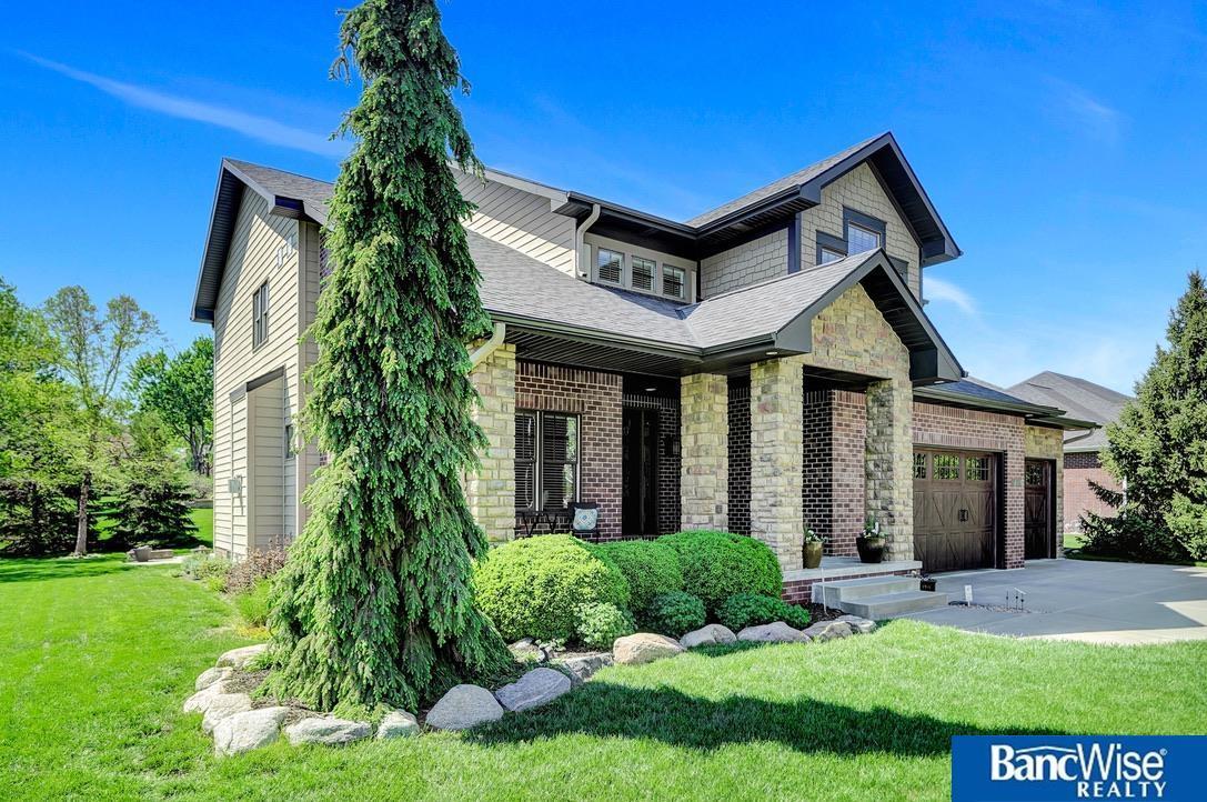 Property Photo: 6725 S Ridge Drive NE 68512