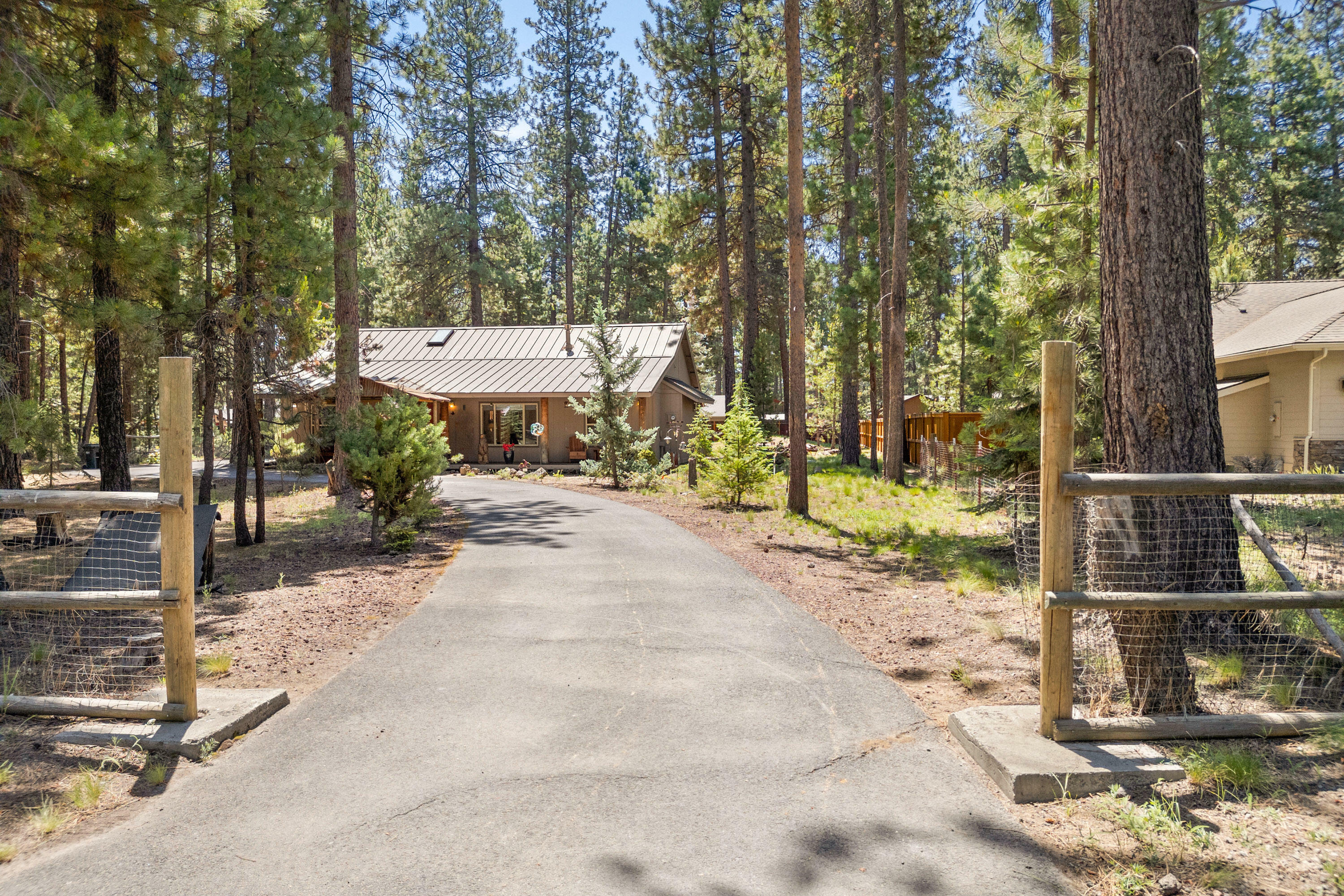 Property Photo: 17149 Norwalk Road OR 97707