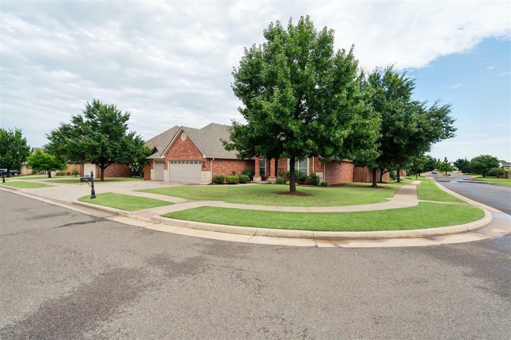 Property Photo: 6112 NW 152nd Street OK 73013
