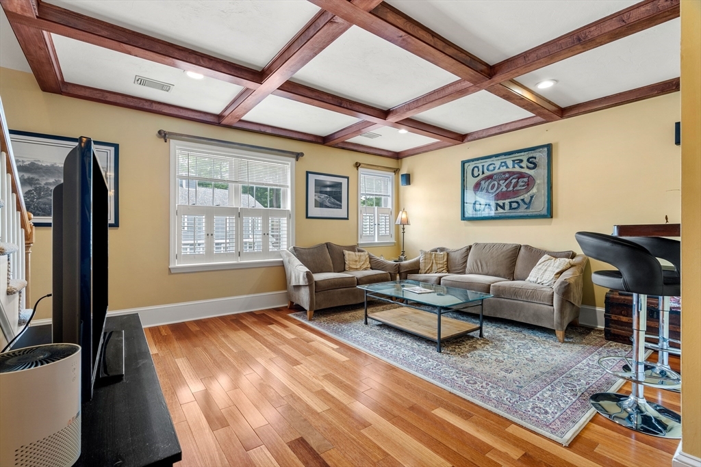 Property Photo: 5 Hobart Ln 5 MA 02370