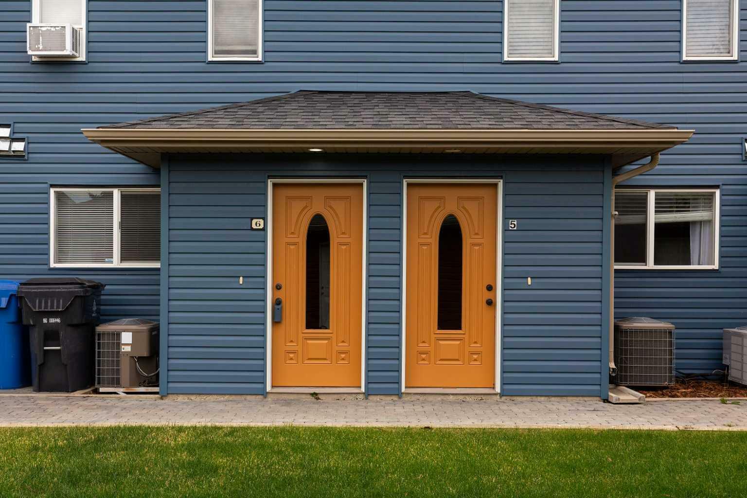 Property Photo: 893 Mt Sundance Manor W 6 AB T1J 1X7