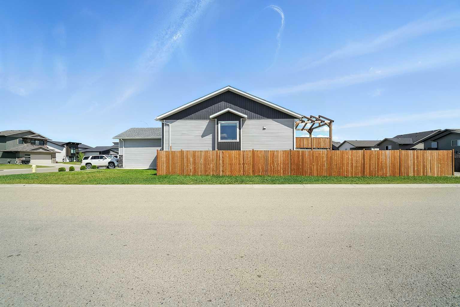 Property Photo: 5 Mackenzie Avenue AB T4L 0A6