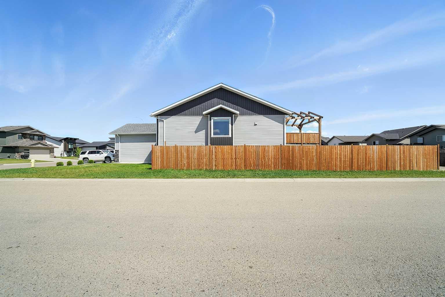 Property Photo: 5 Mackenzie Avenue AB T4L 0A6