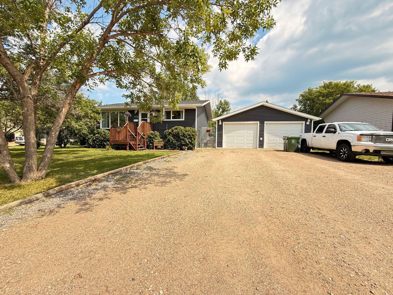 Property Photo: 213 3 Street W SK S0M 1H0