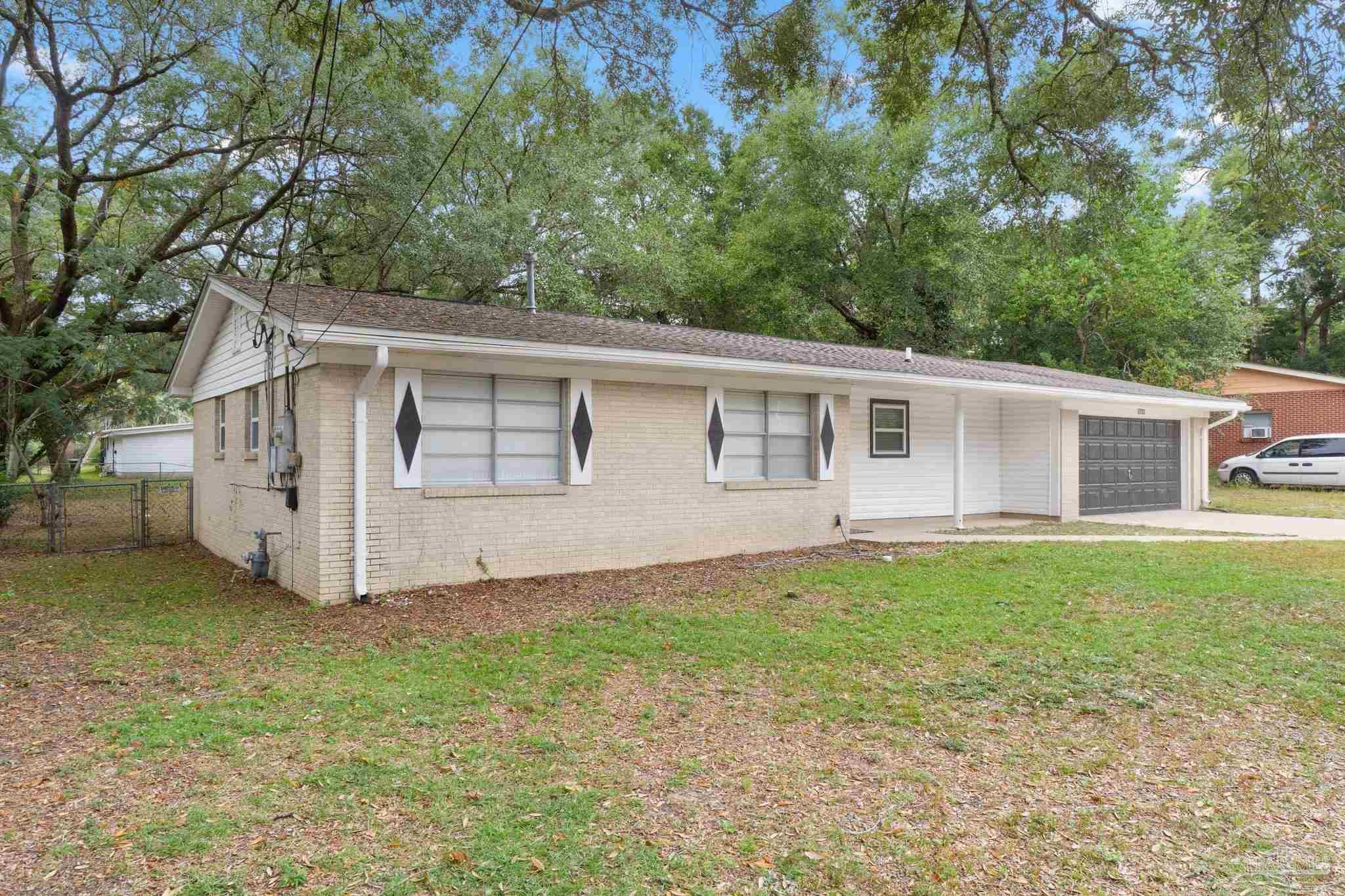 Property Photo: 5733 Pecan St FL 32570