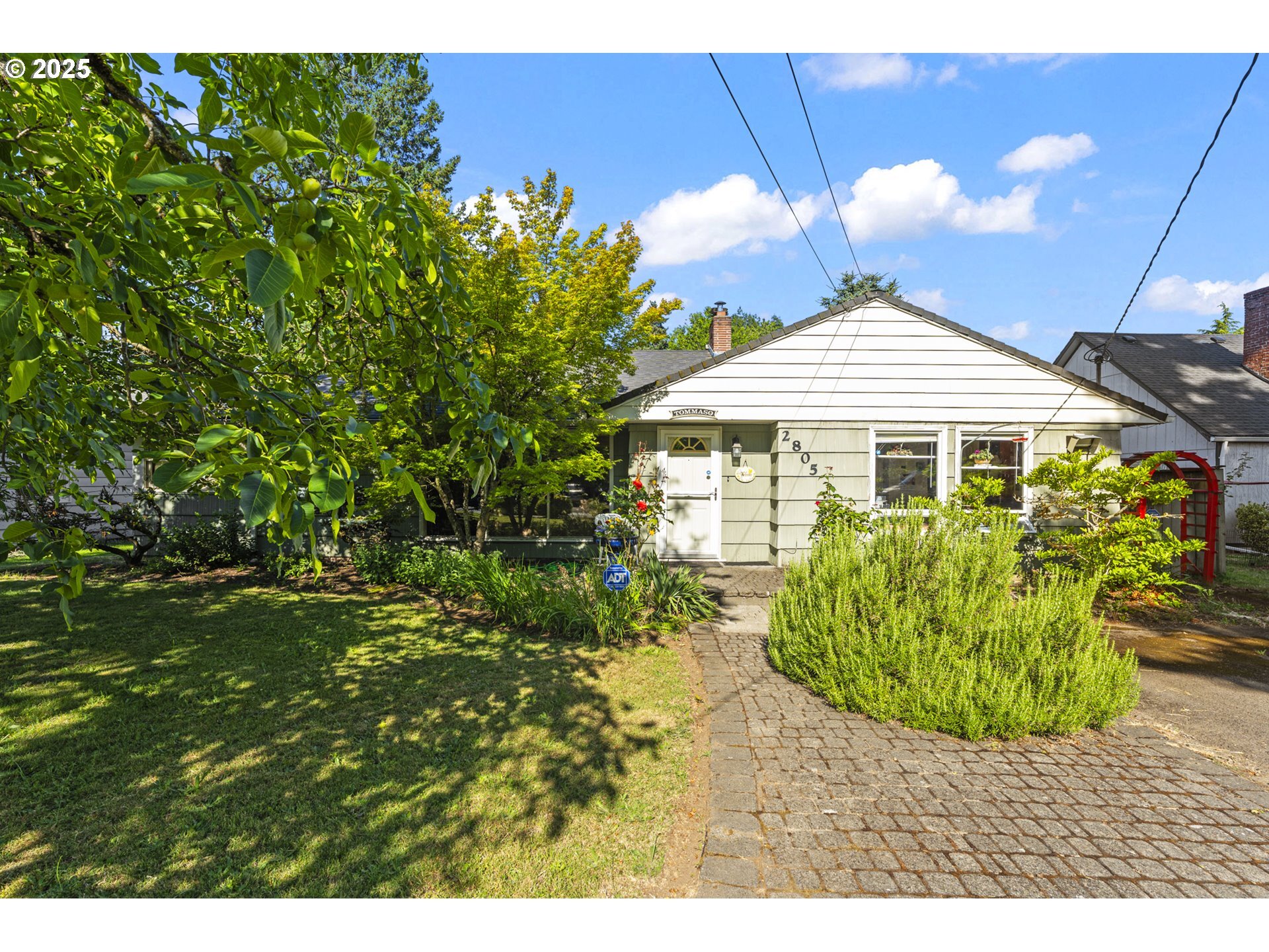 Property Photo: 2805 SE 141st Ave OR 97236
