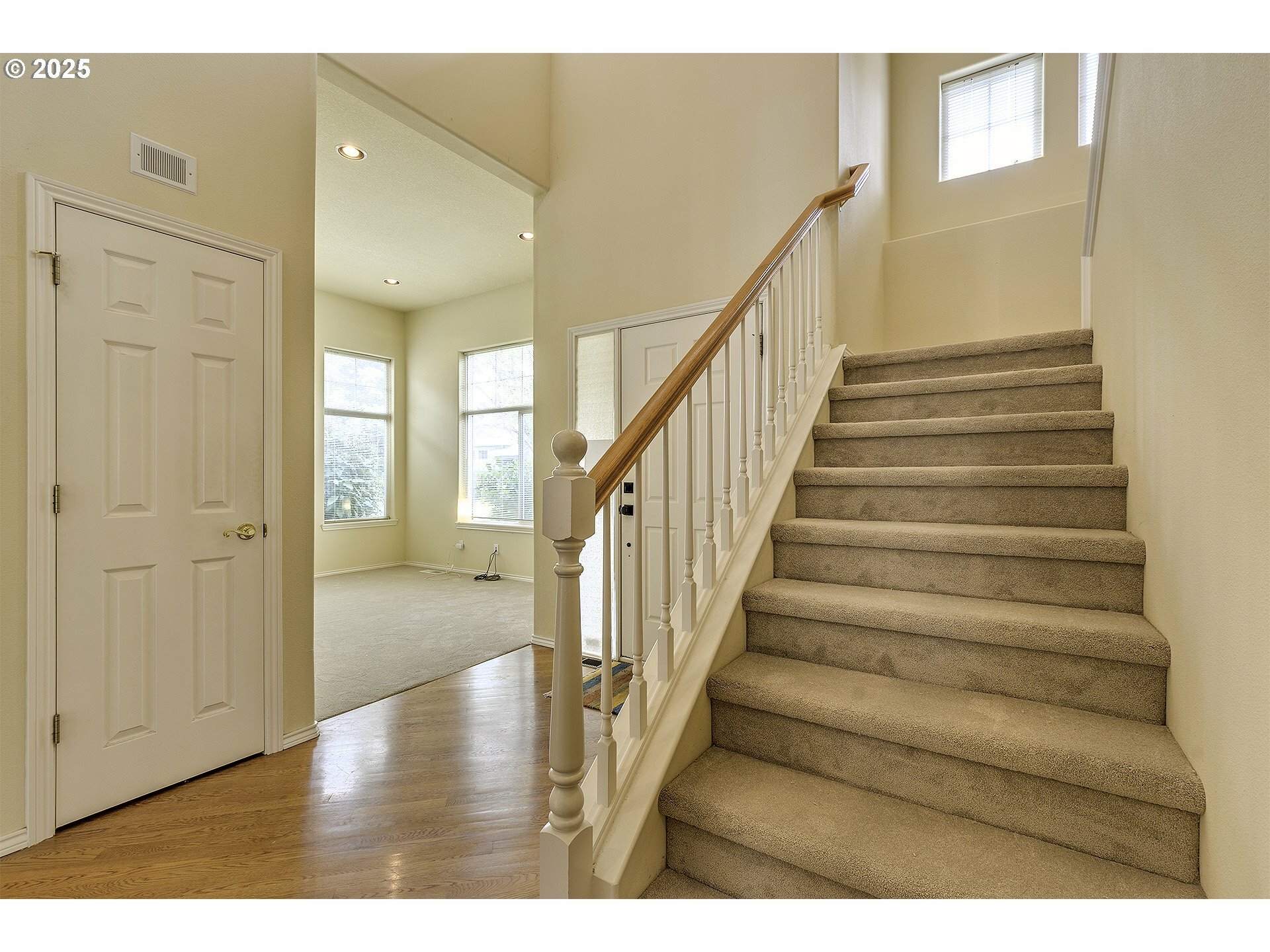 Property Photo: 1133 NE Creeksedge Dr OR 97124