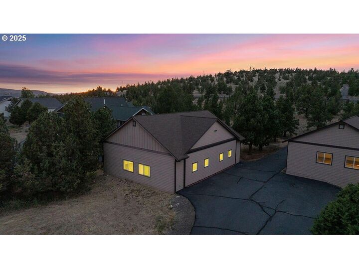 Property Photo: 2263 SE Landings Way OR 97754