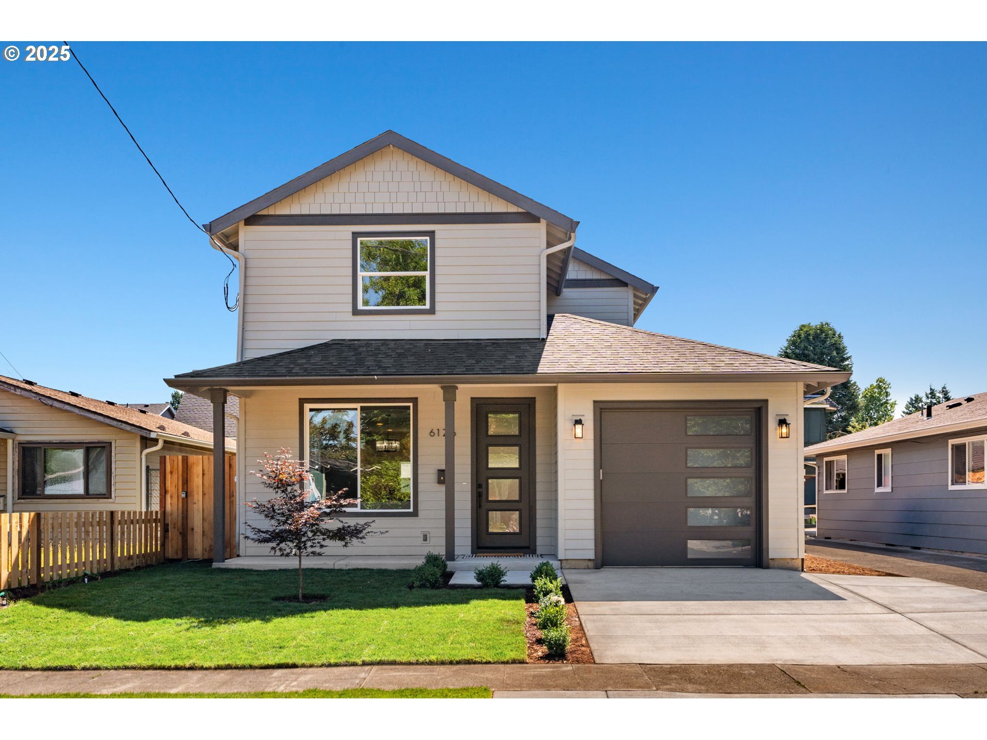 Property Photo: 6126 SE 86th Ave OR 97266