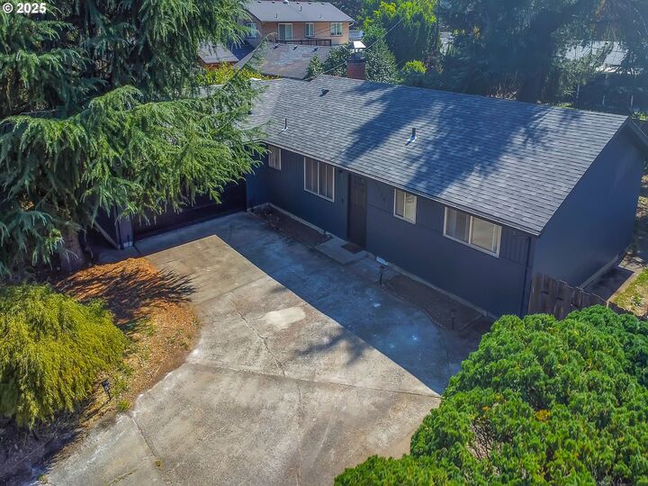 Property Photo:  15110 SE Grant St  OR 97233 