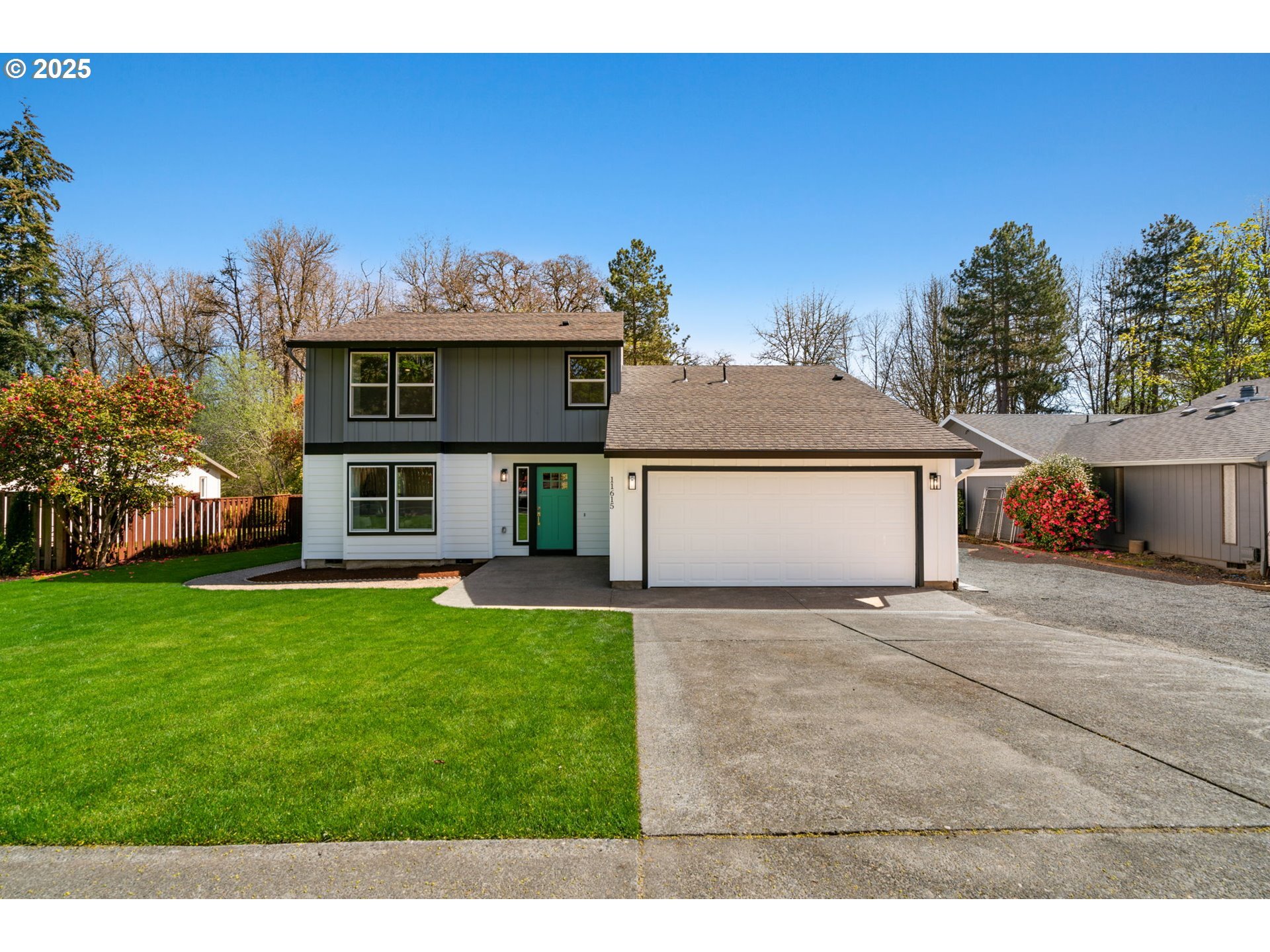 Property Photo: 11615 SW Settler Way OR 97008