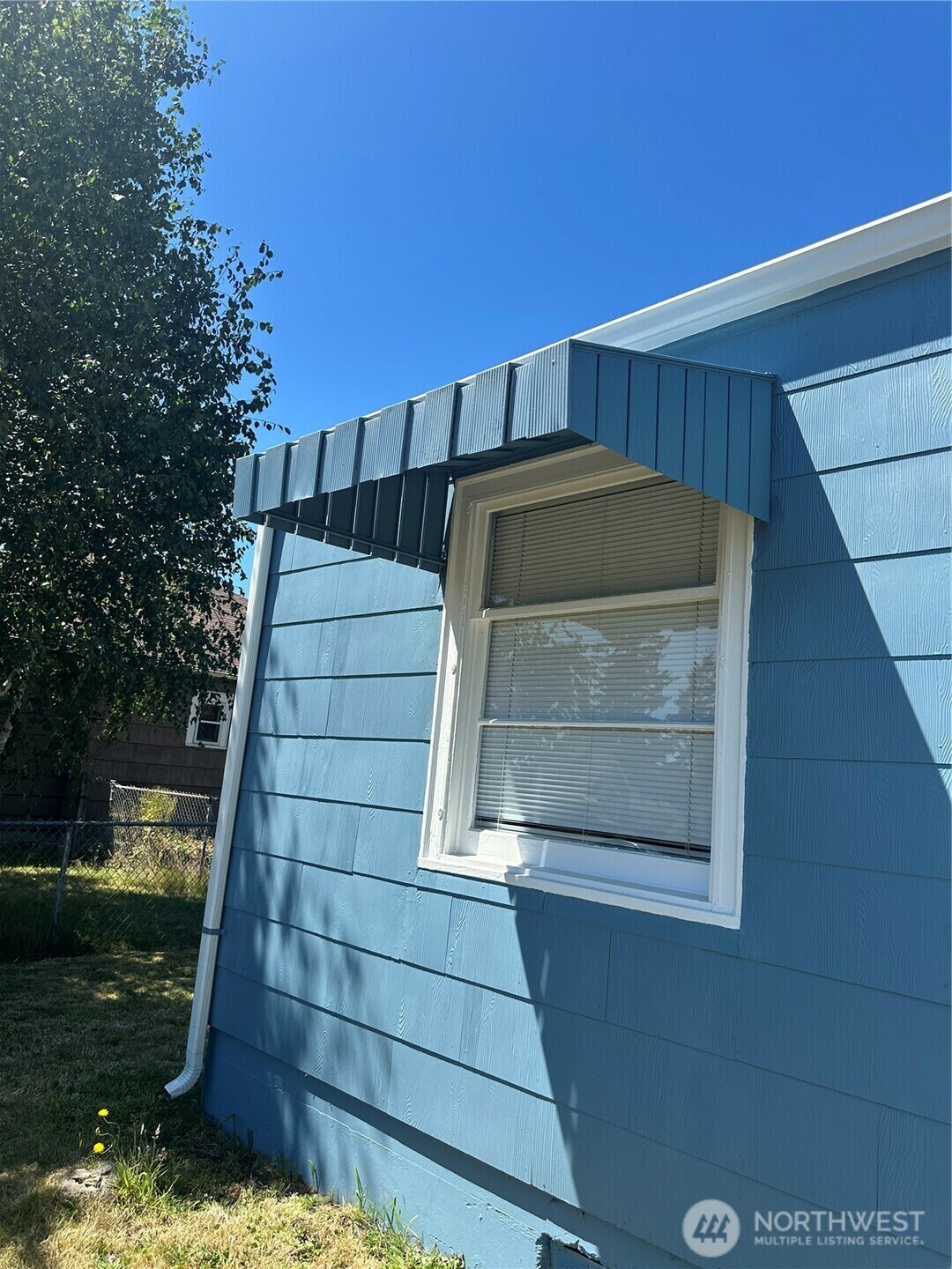 Property Photo:  2426  Pine Street  WA 98201 
