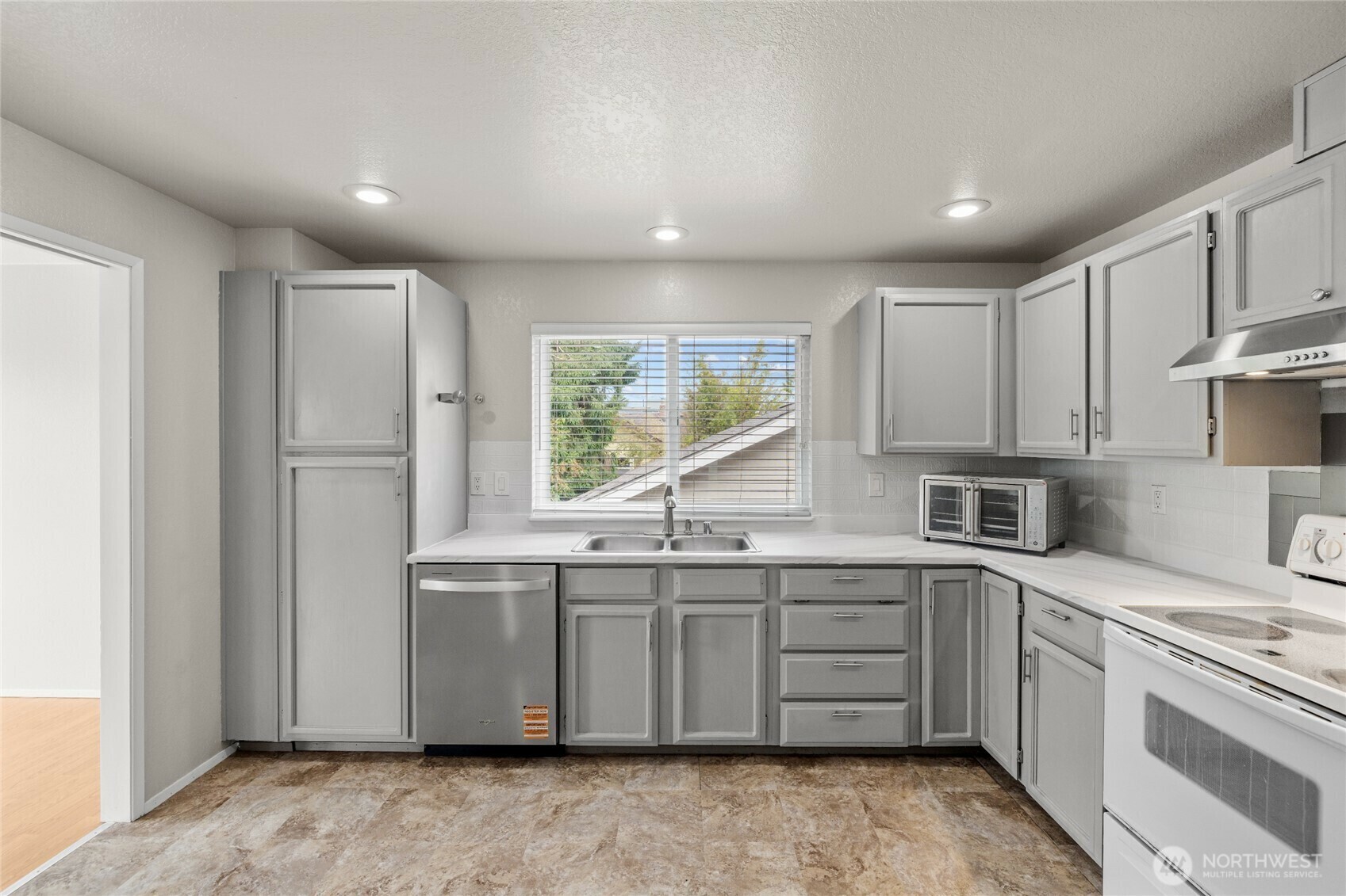Property Photo: 742 N 103rd Street WA 98133