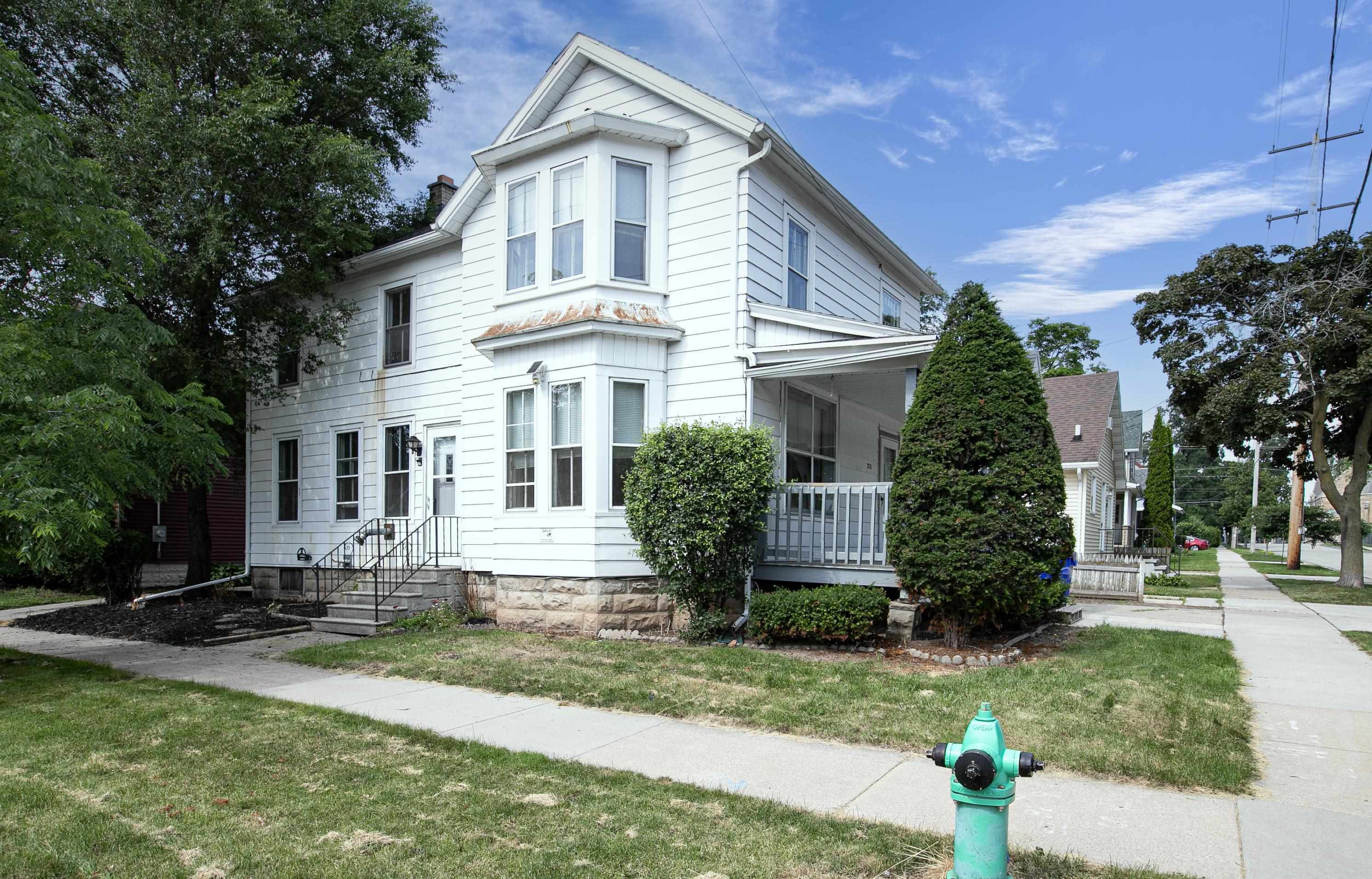 Property Photo: 231 E Winnebago Street WI 54911