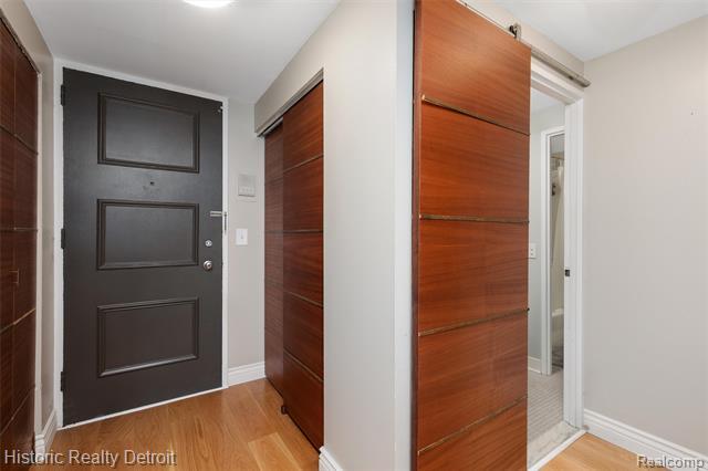 Property Photo: 1300 E Lafayette Street 1311 MI 48207