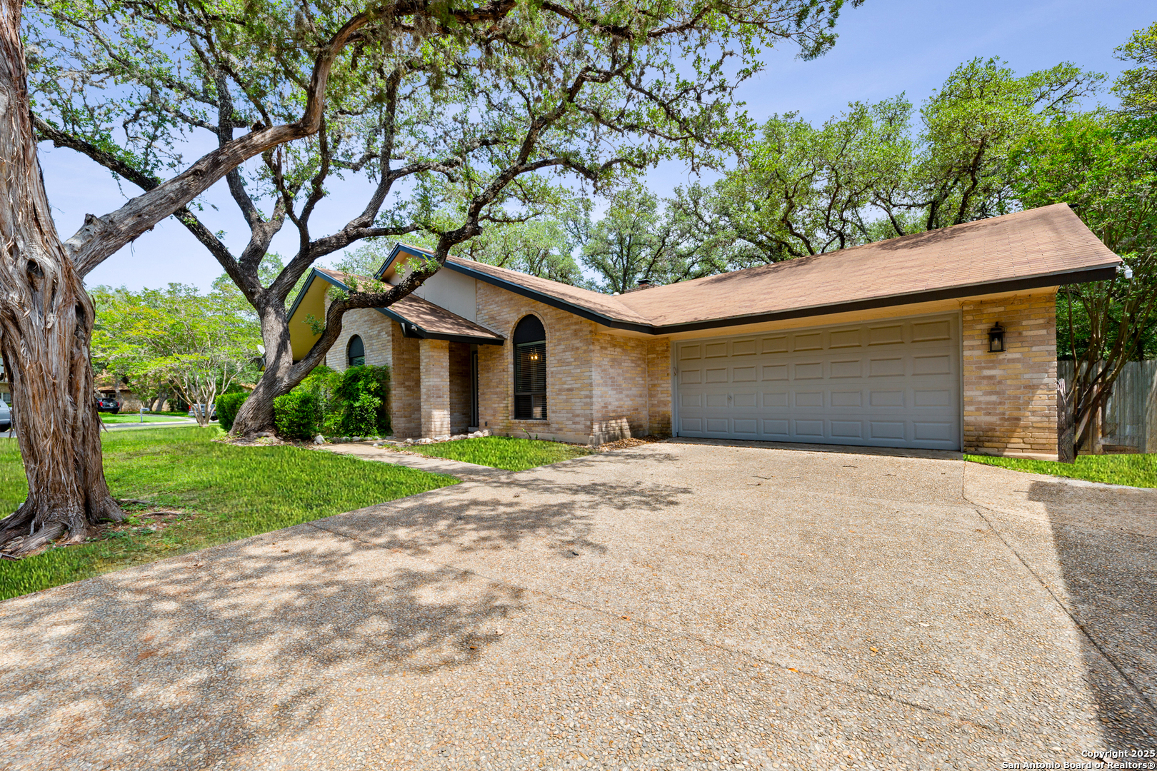 Property Photo: 802 Sherman Oak TX 78232
