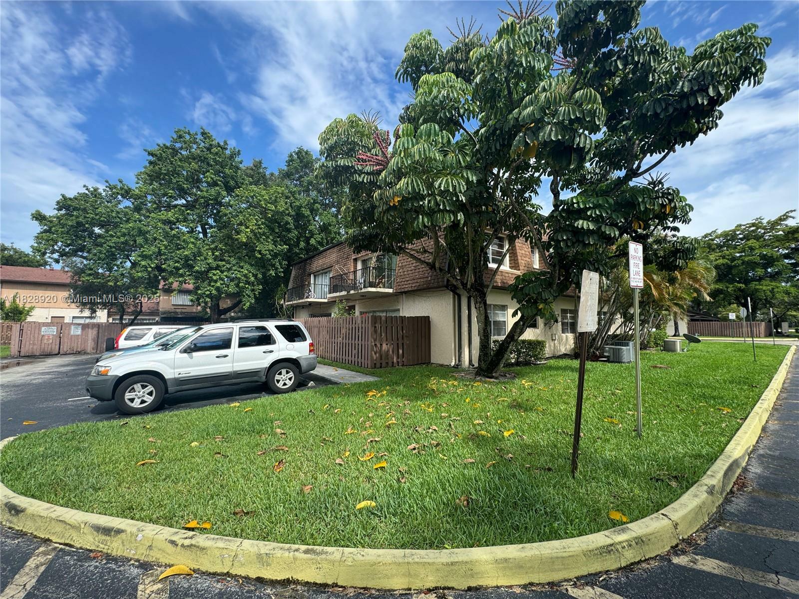 7523 W Sunrise Blvd B2  Plantation FL 33313 photo