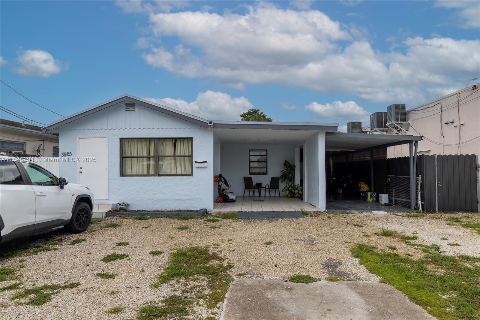 Property Photo: 3925 SW 88th Pl 1 FL 33165
