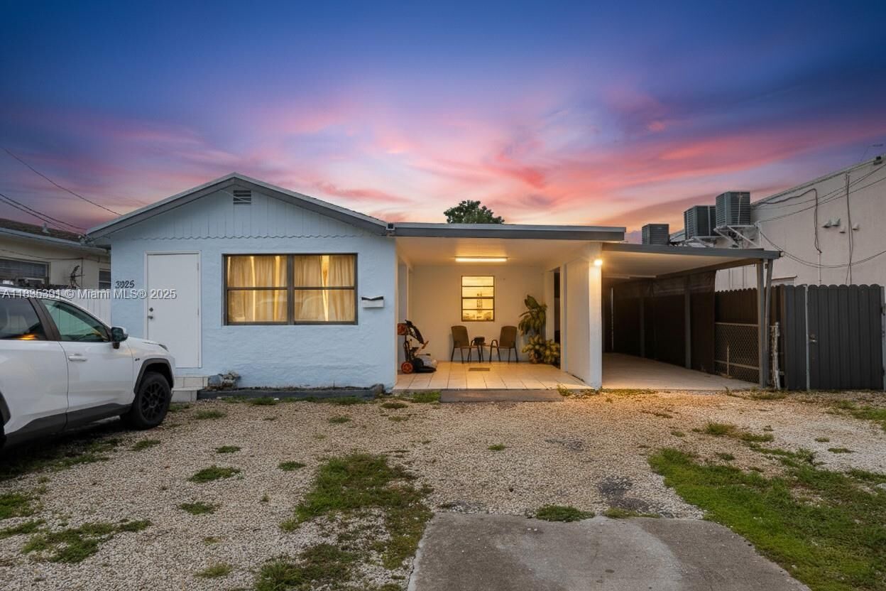Property Photo: 3925 SW 88th Pl 1 FL 33165