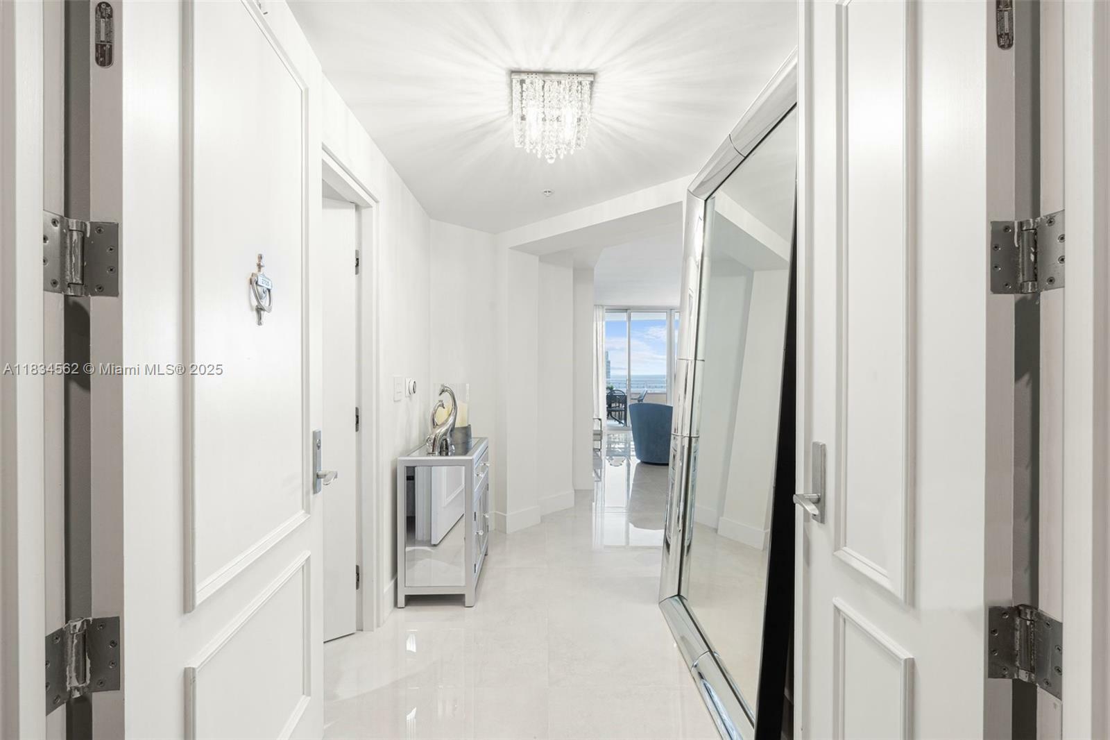 Property Photo: 848 Brickell Key Dr 2705 FL 33131