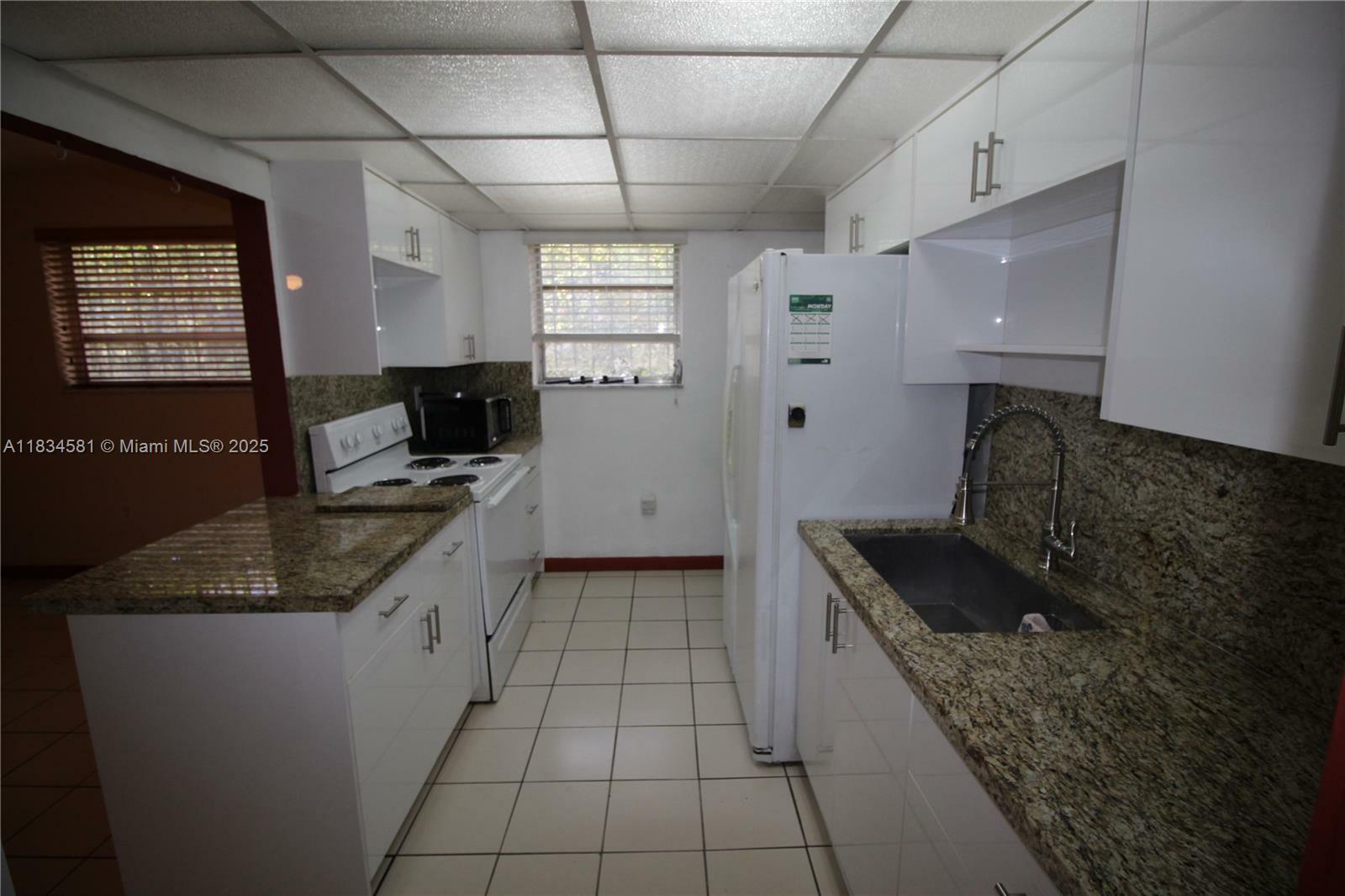 Property Photo: 2216 SW 62nd Ave FL 33155