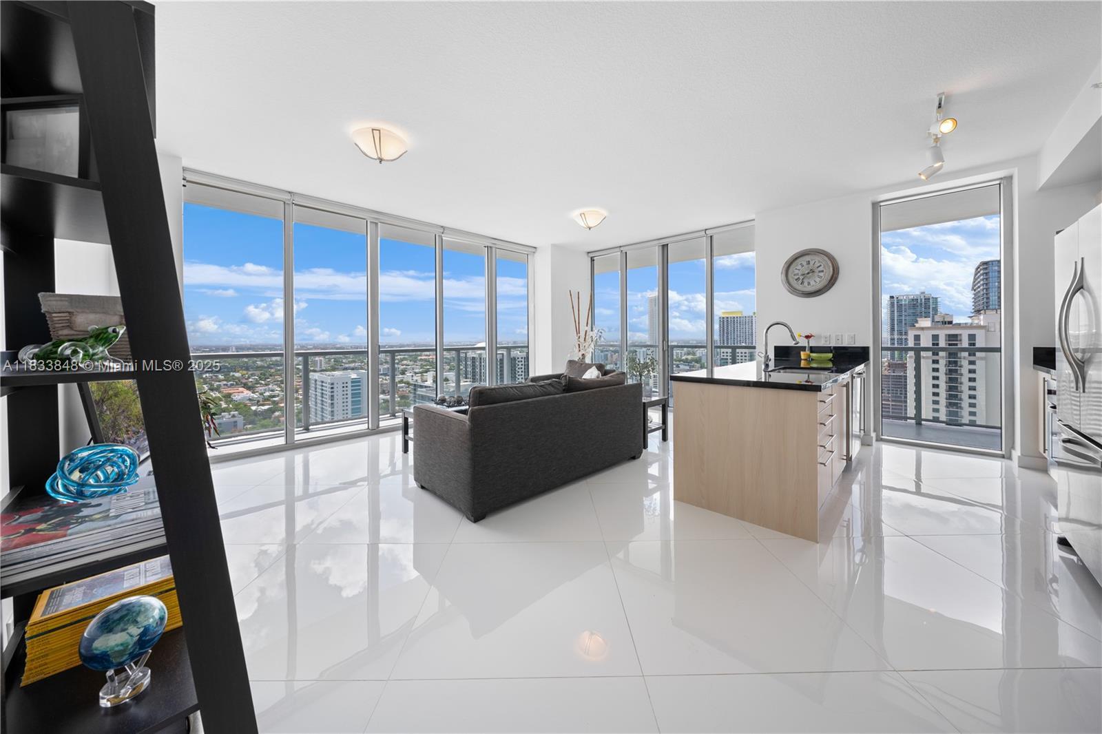 Property Photo: 79 SW 12th St 3812S FL 33130