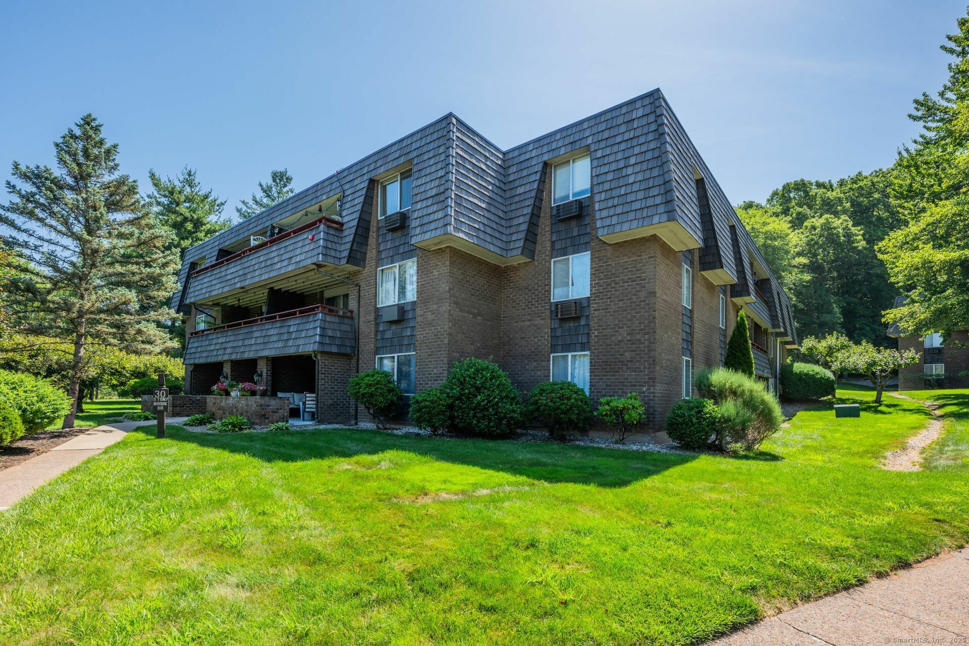 Property Photo: 30 Stony Brook Drive Apt B3 CT 06033