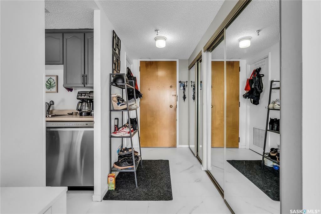 Property Photo: 315 5th Avenue N 1402 SK S7K 5Z8