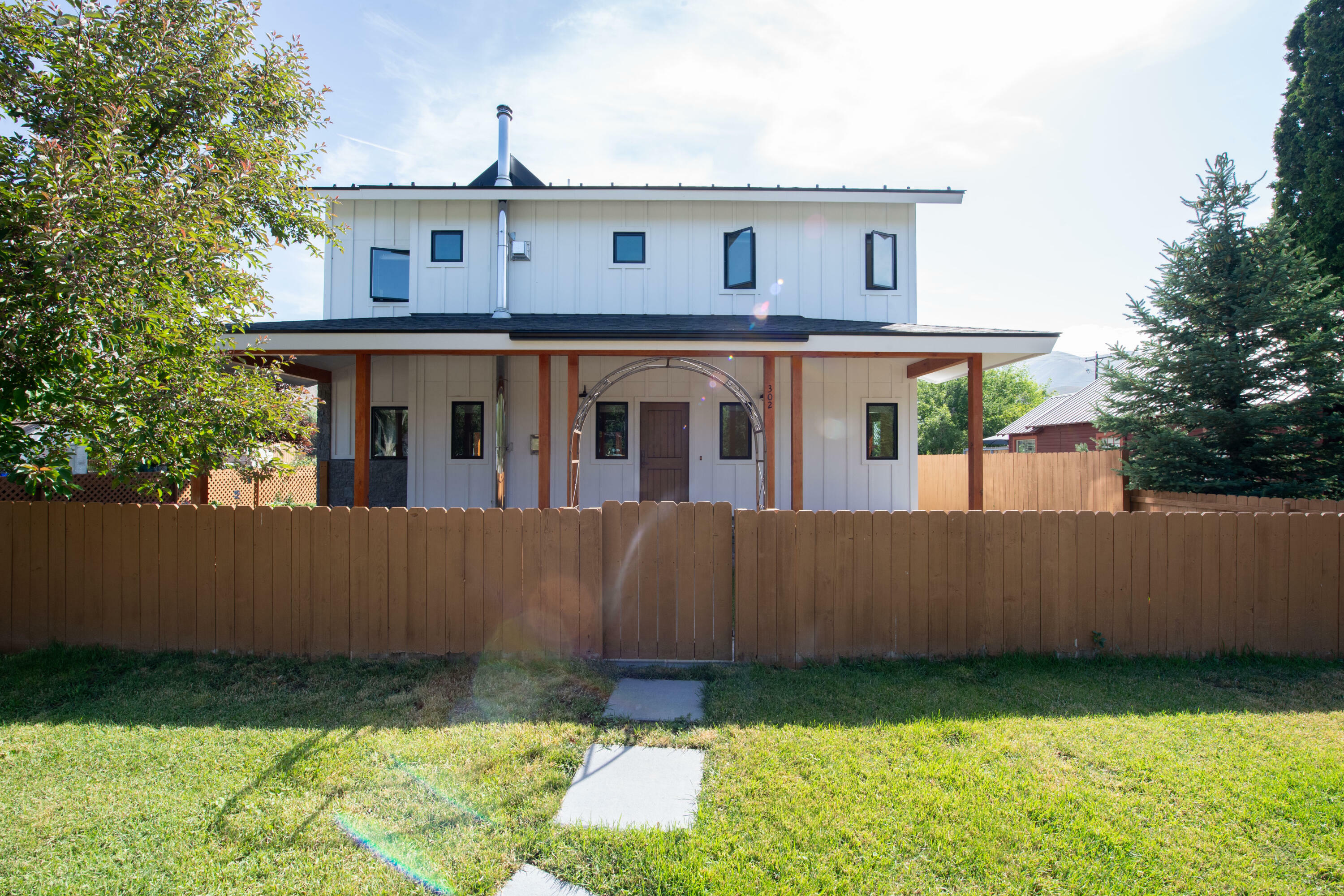 Property Photo: 302 S 4th Ave ID 83333