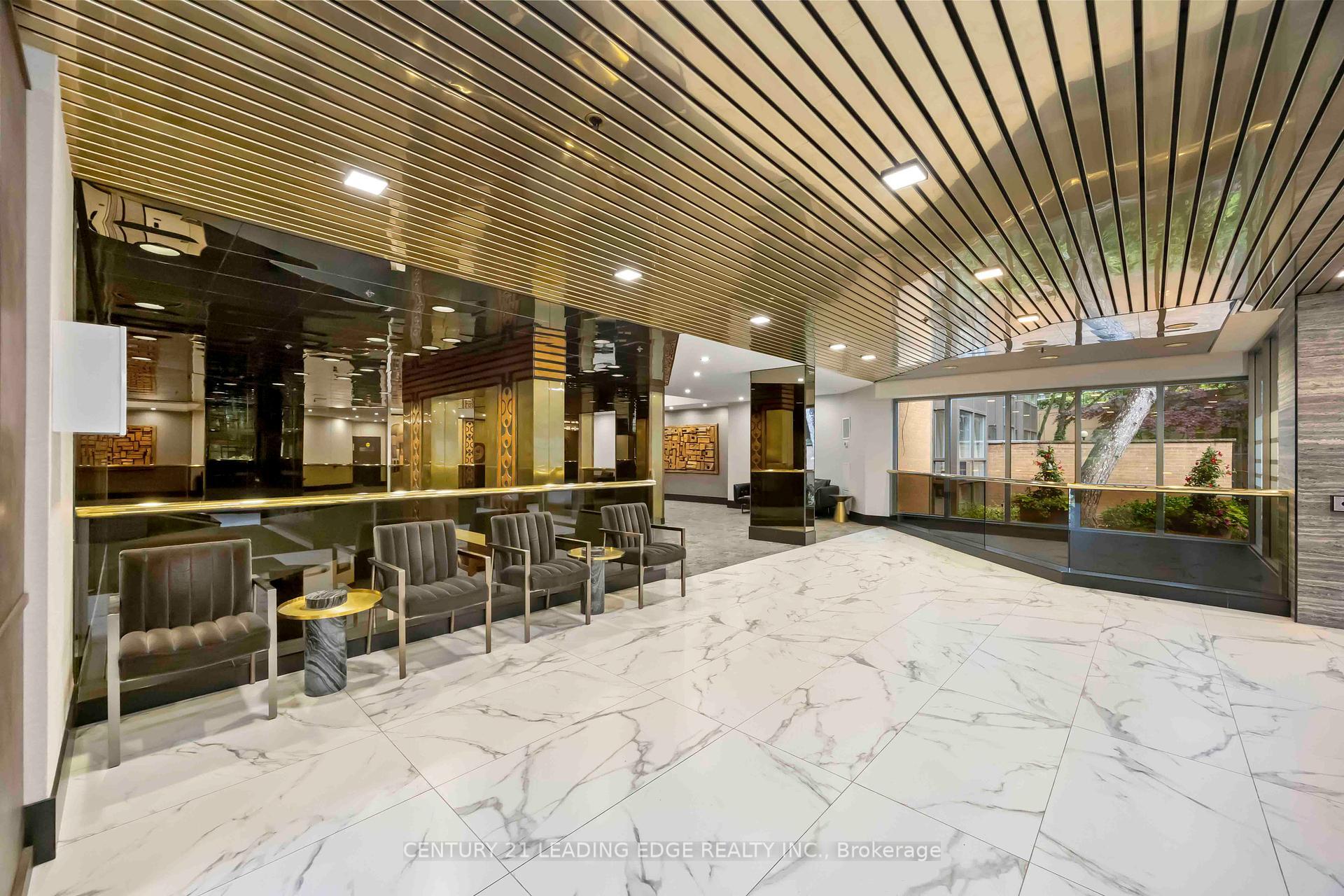 Photo de la propriété: 131 Beecroft Road 1806 ON M2N 6G9