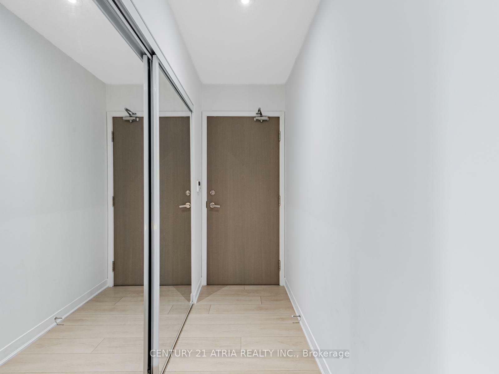 Property Photo:  88 Harbour Street 1704  ON M5J 0C3 