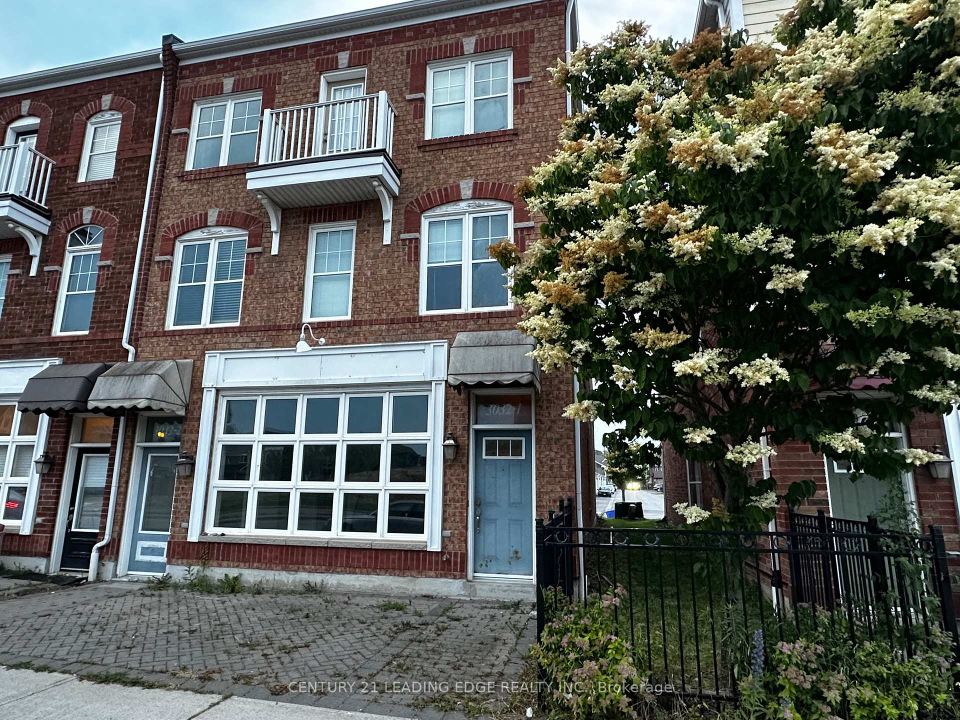 Photo de la propriété: 3032 Bur Oak Avenue 1 ON L6B 0R1
