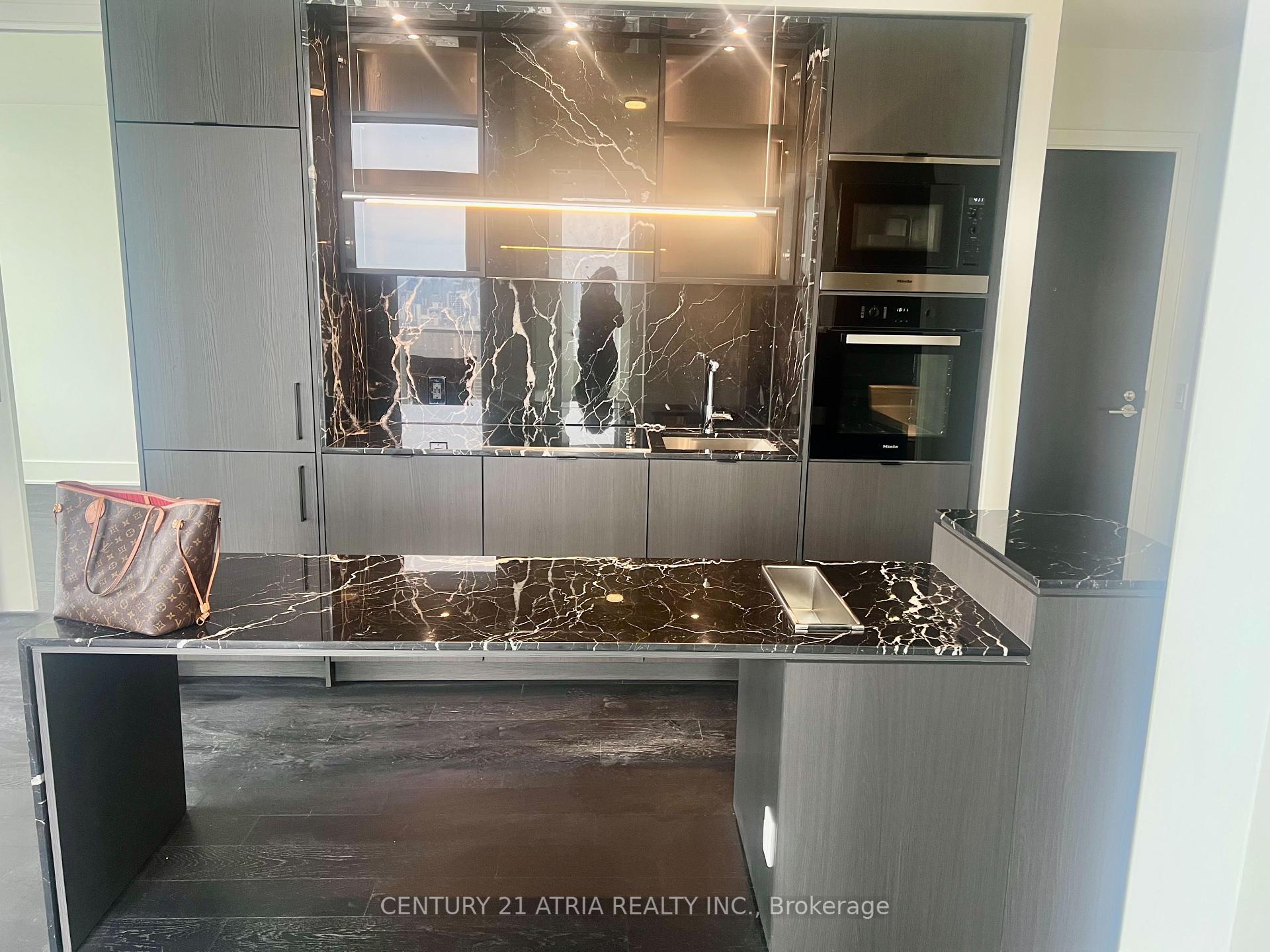 Property Photo: 11 Yorkville Street 5604 ON M4W 0B7