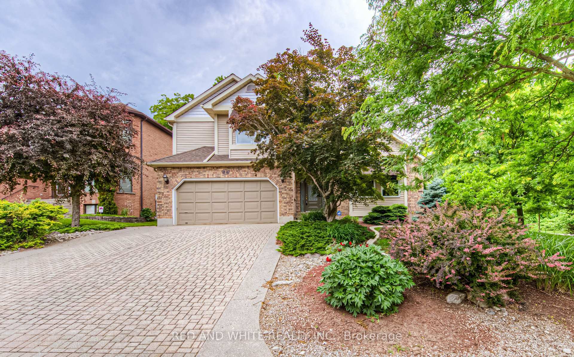 Property Photo: 2 Morningview Place ON N2P 1Z2