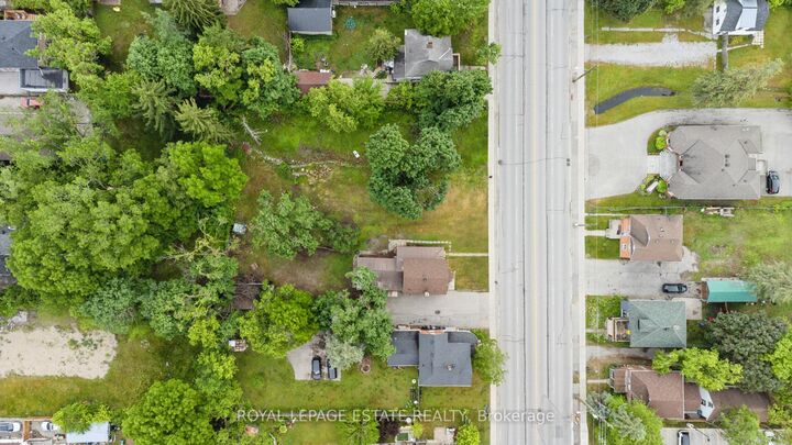 Property Photo: 226 Dunlop Street W ON L4N 1B6