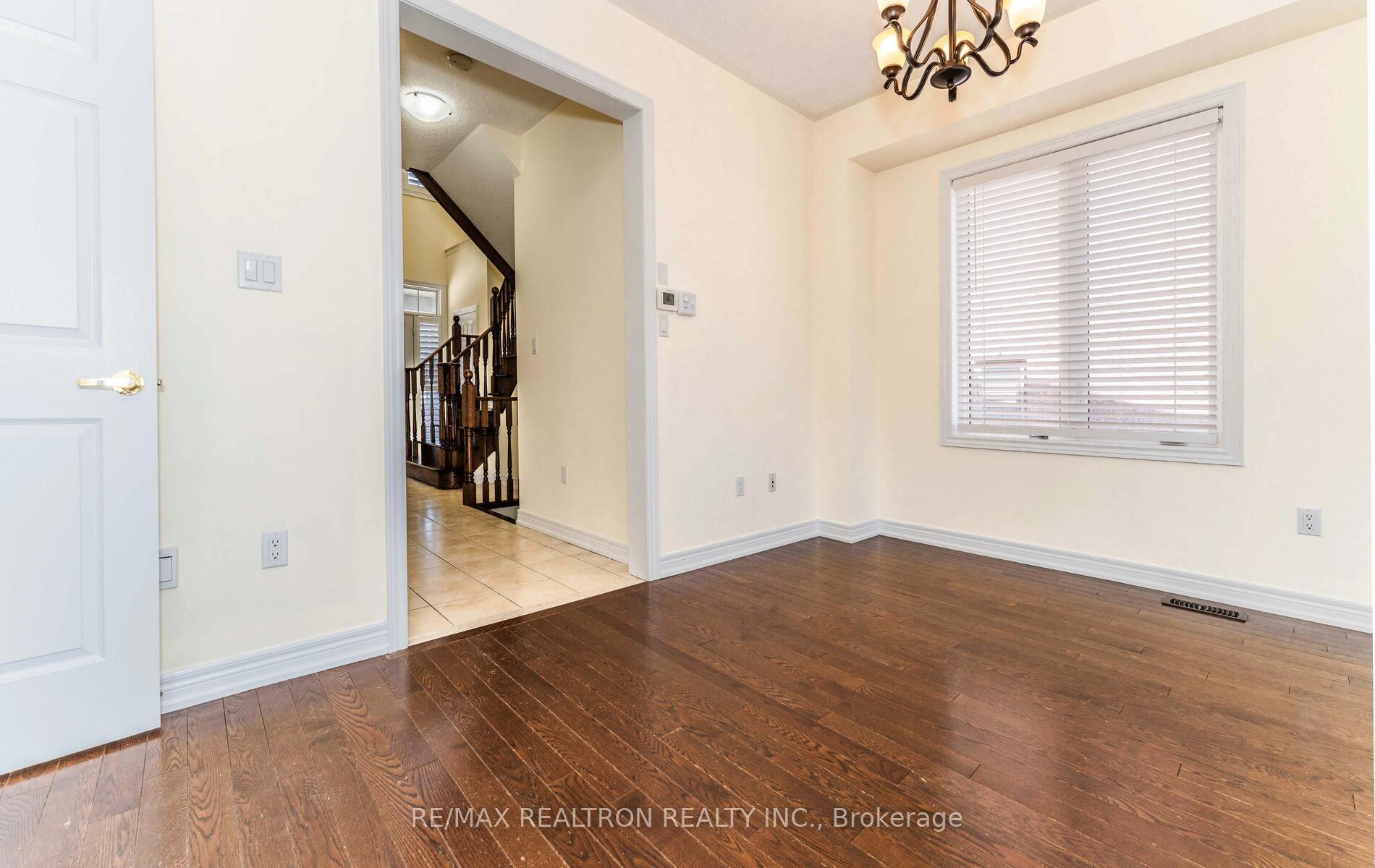 Property Photo: 19 Cecil Crescent ON L4A 1S9
