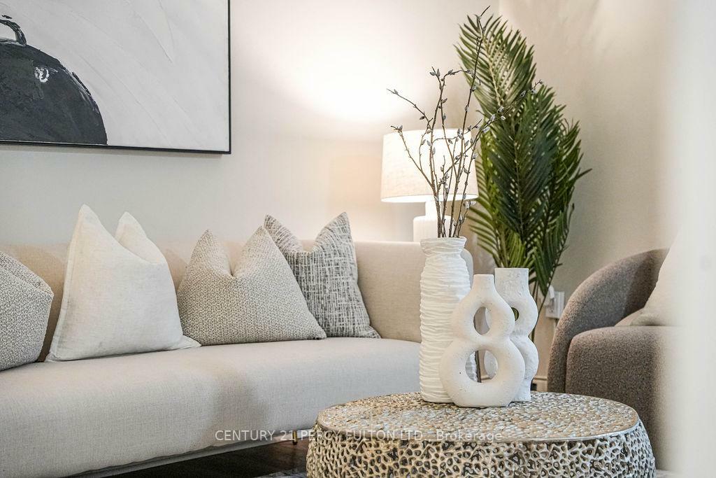 Property Photo: 921 Midland Avenue 101 ON M1K 4G2