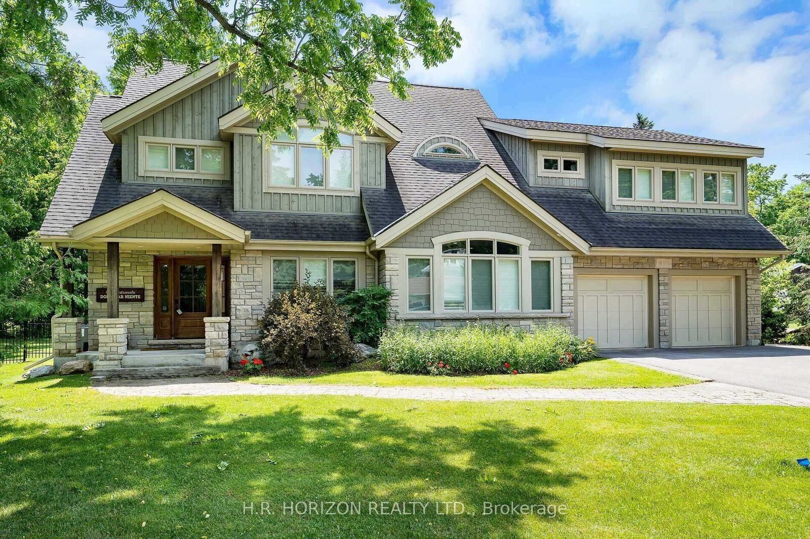 Property Photo: 214 Russell Street E ON N0H 2P0