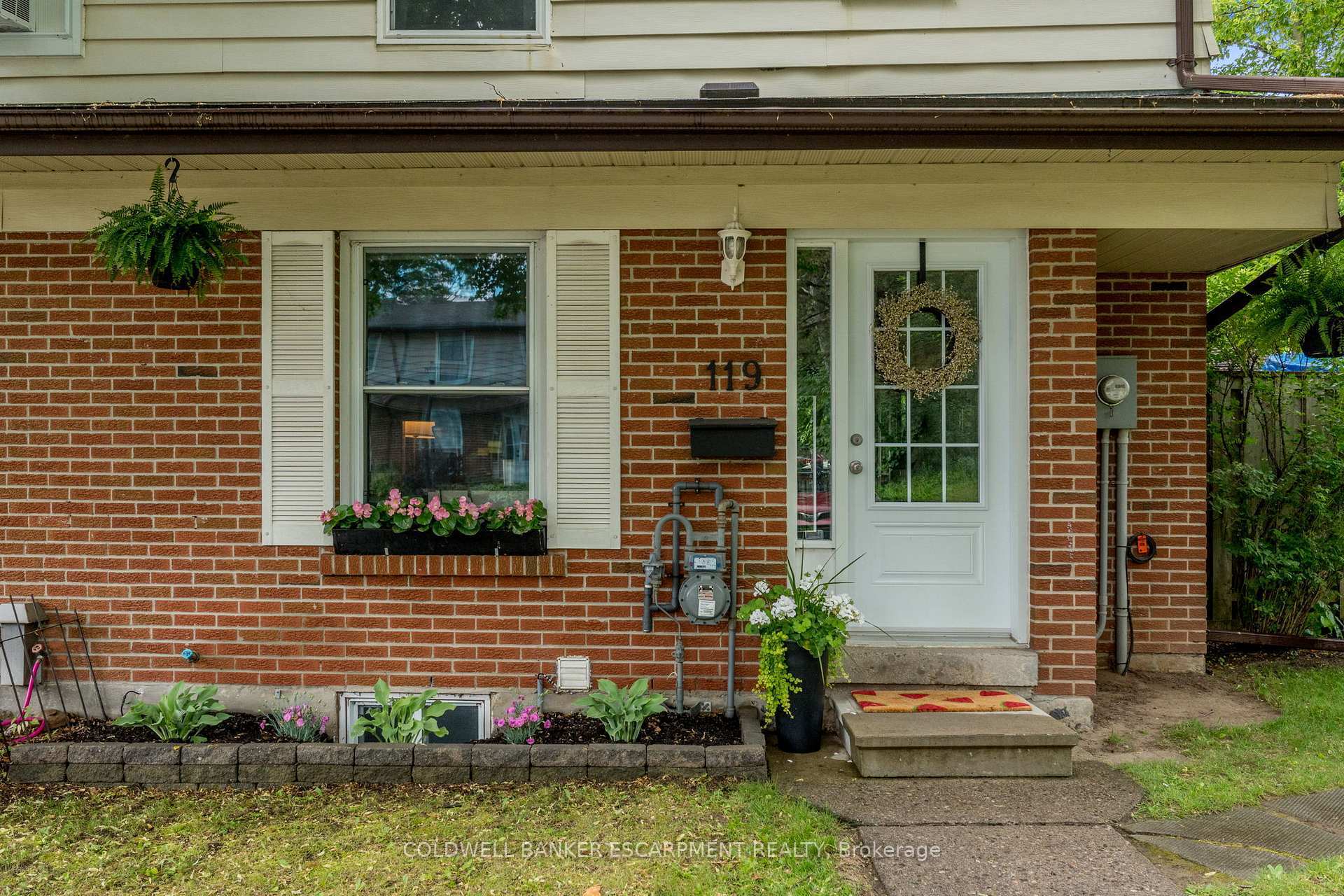 Property Photo: 119 Kingham Road ON L7J 1S3
