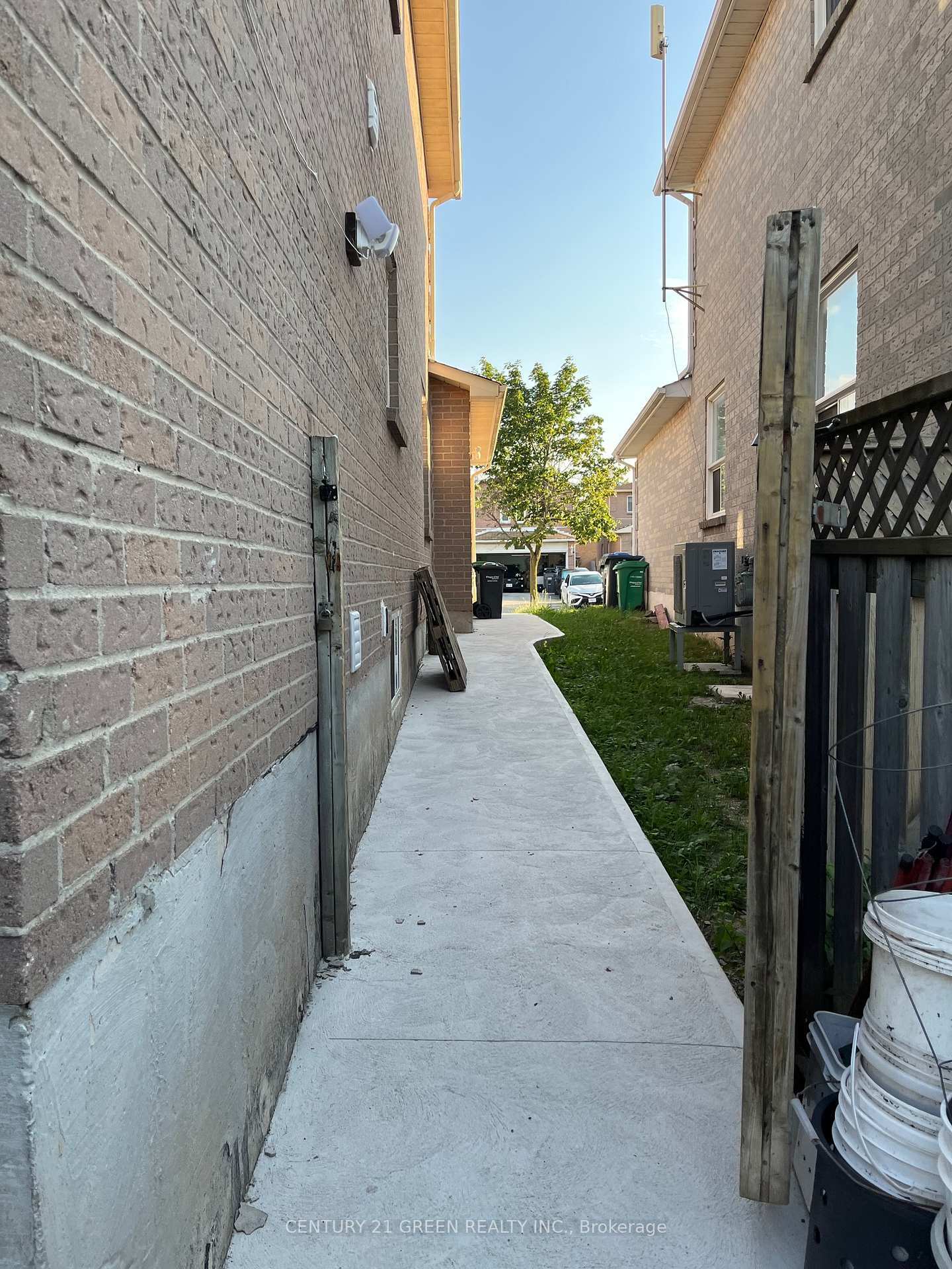 Property Photo: 5091 Sunray Drive Bsmt ON L5R 2W2