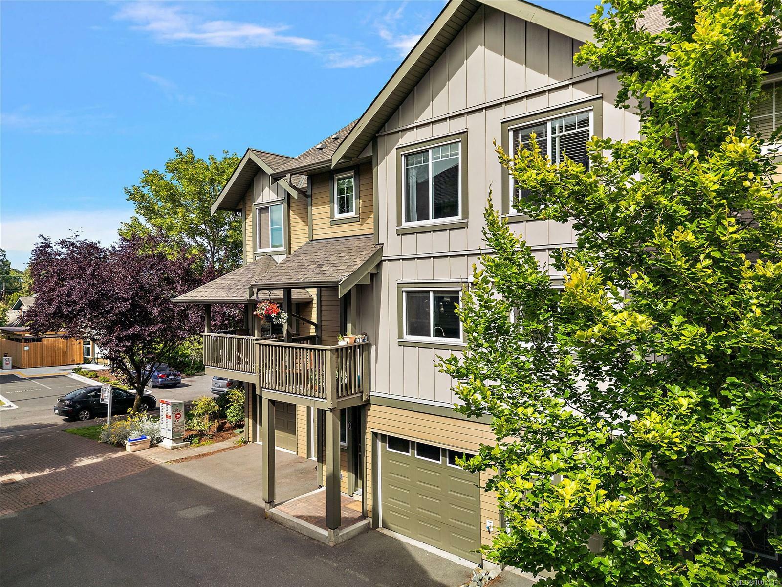 Property Photo: 1405 Mallek Cres 10 BC V8T 0A3