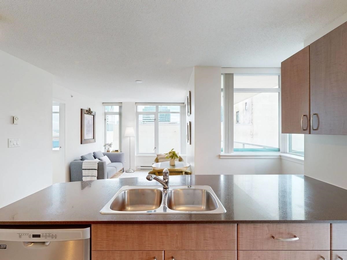 Property Photo:  610 Granville Street 1116  BC V6B 1N3 