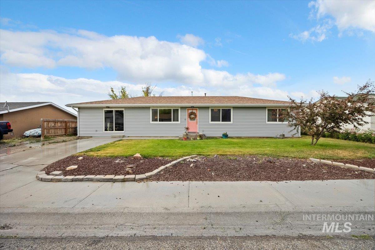 Property Photo: 610 Gem Dr ID 83341