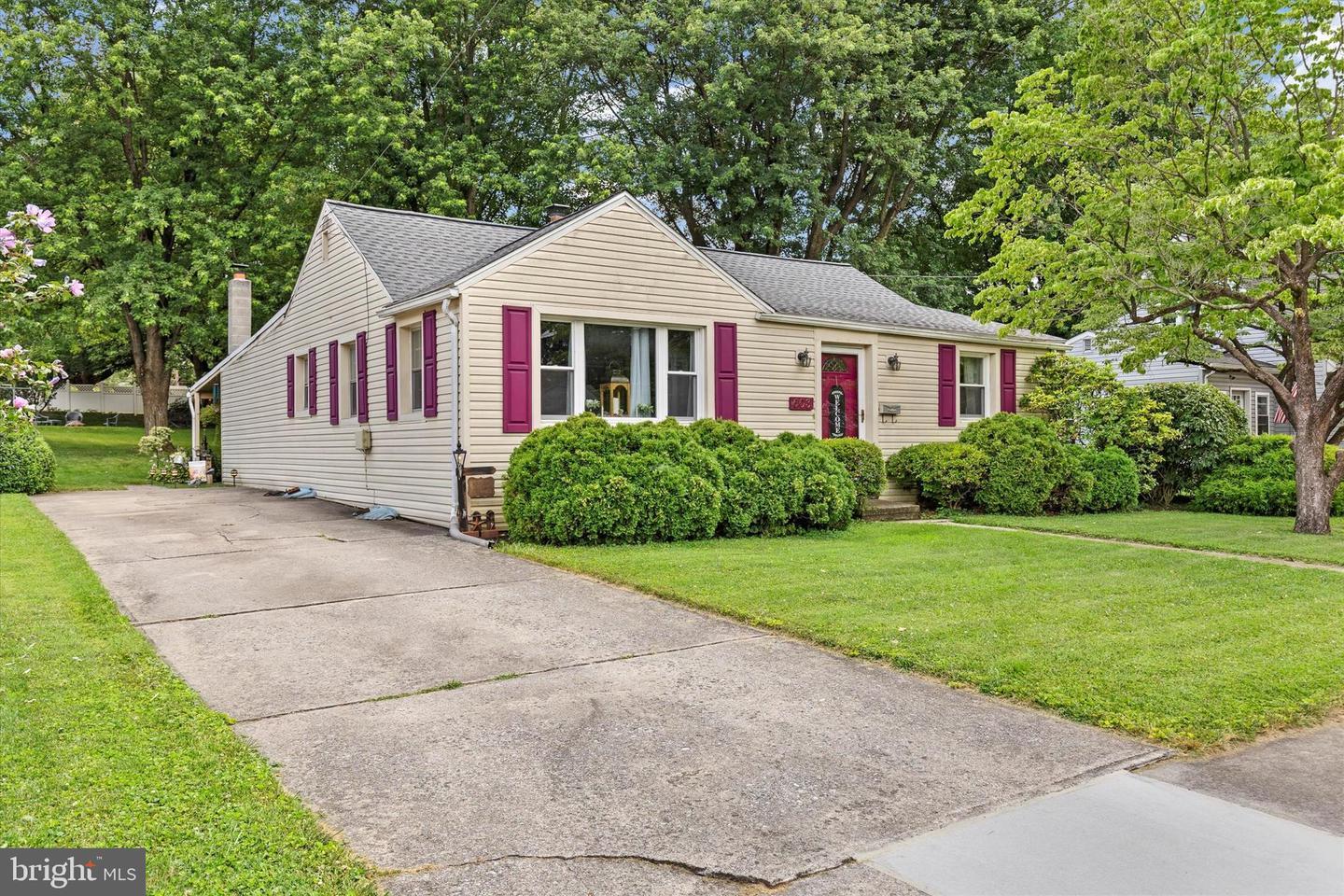 Property Photo: 603 W Keller Street PA 17055