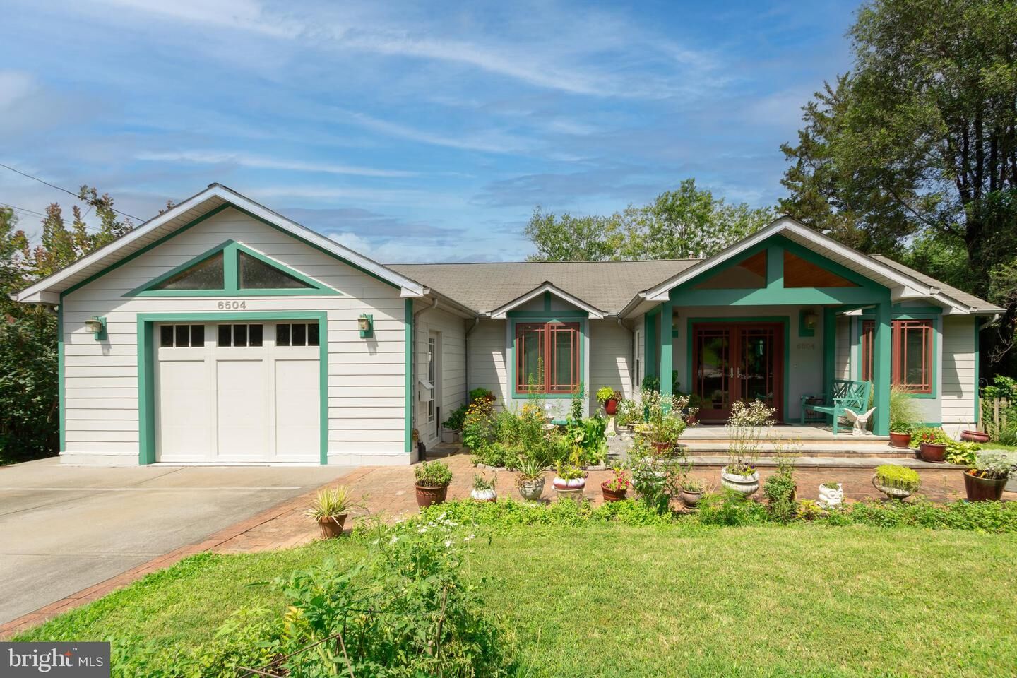 Property Photo: 6504 Carriage Drive VA 22310