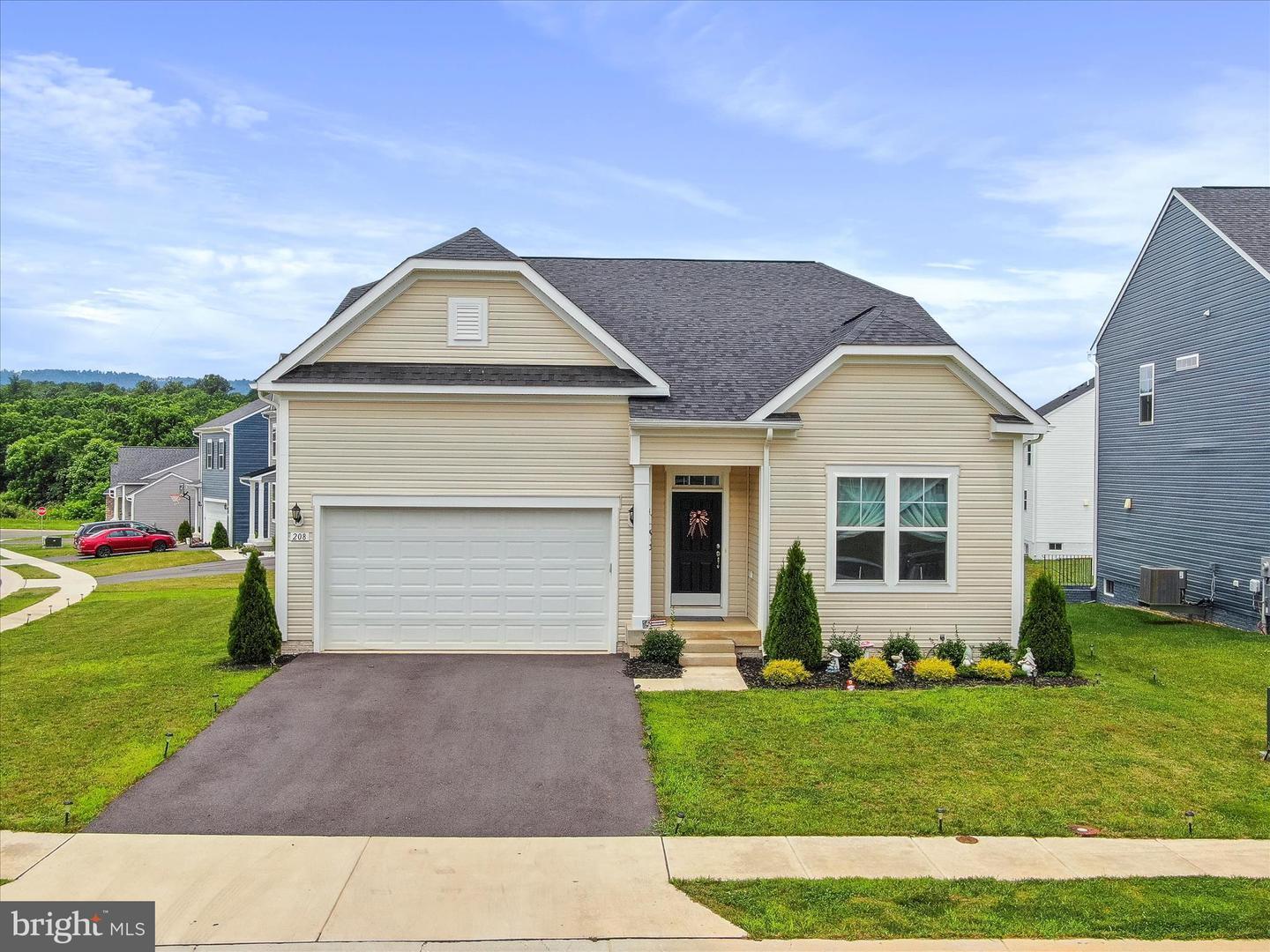 Property Photo: 208 Hillsdale Place WV 25403