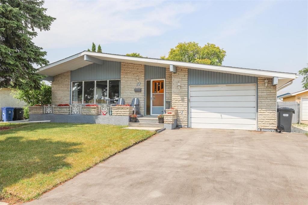 Photo de la propriété: 22 Marnie Place MB R2P 0M4