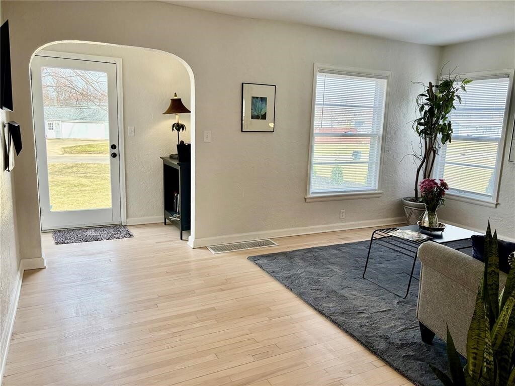 Property Photo: 1047 27th Street NE IA 52402