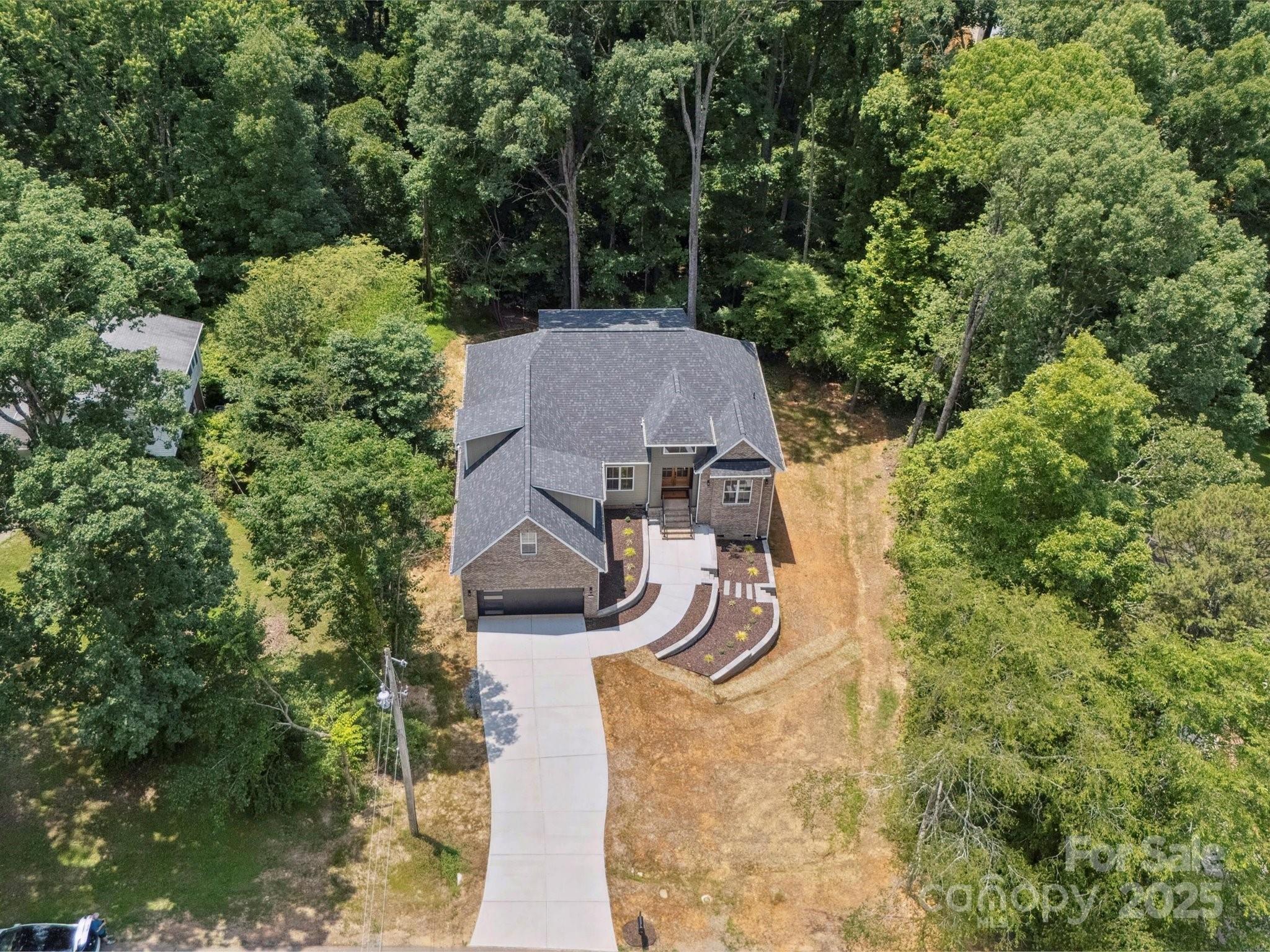 Property Photo: 2108 Lakeview Circle NC 28105