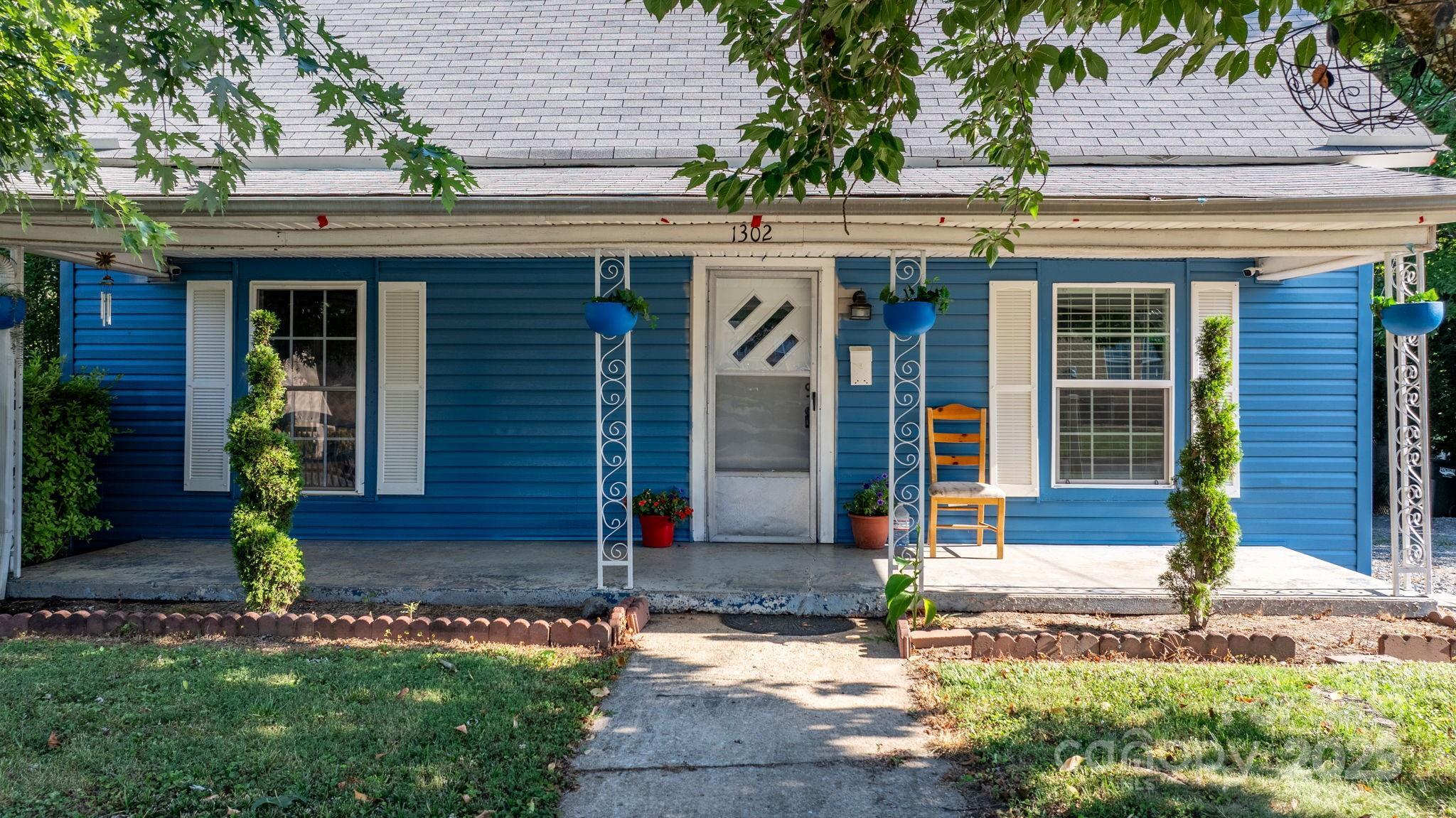 Property Photo: 1302 1st Avenue NW NC 28601